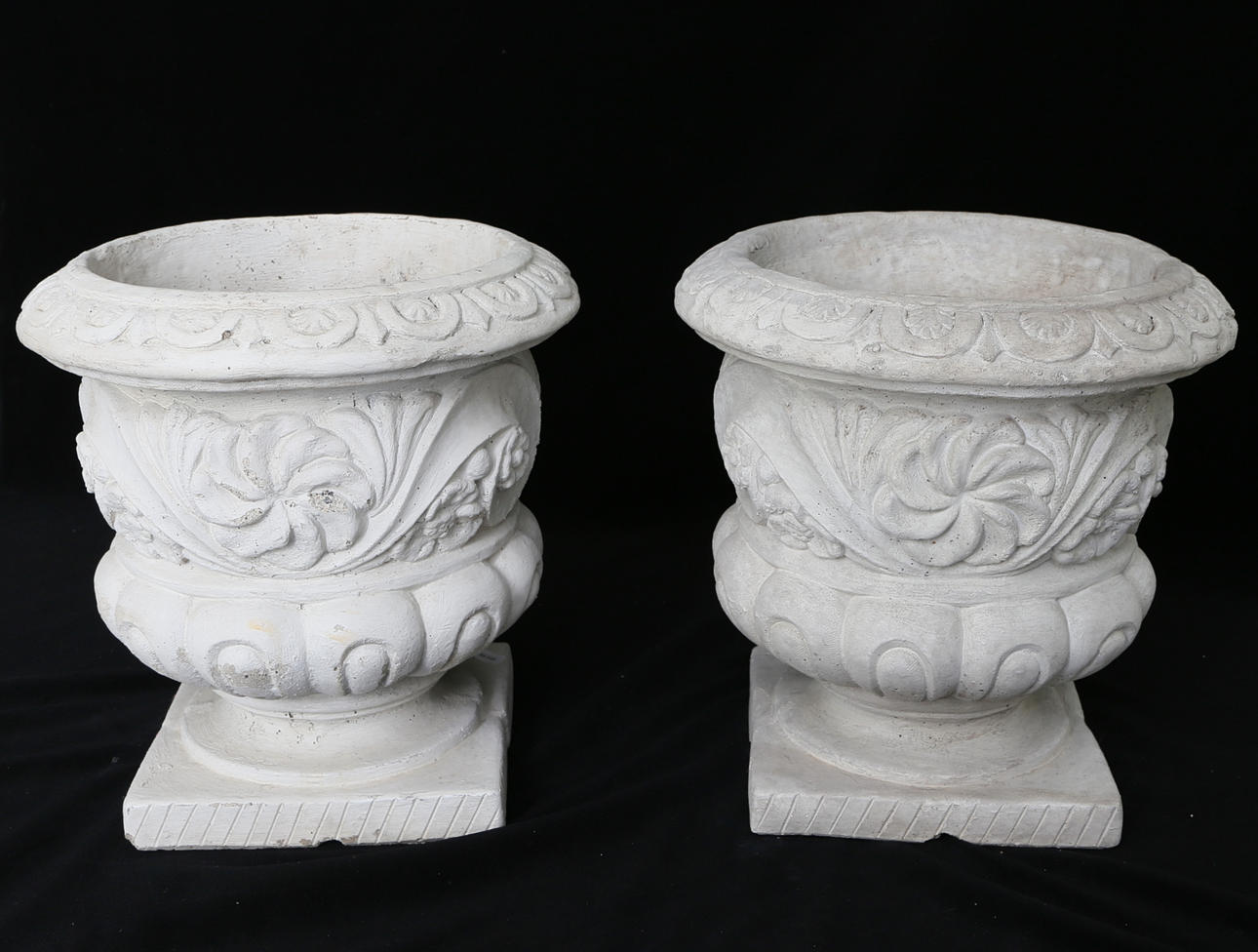 URNOR, 1 par, sten, empirestil, 1900-tal.