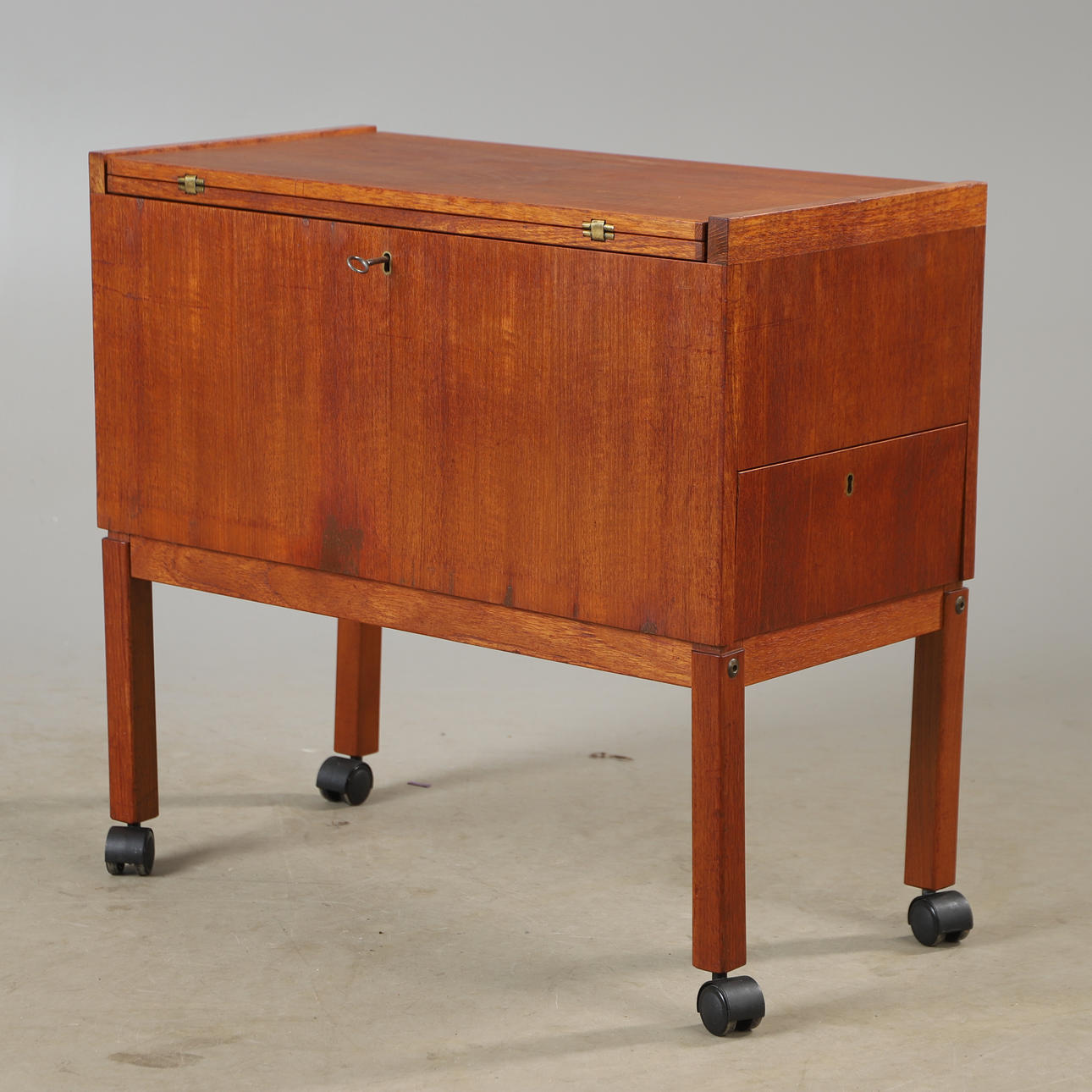 DRINKS TROLLEY, teak, mid-20th century.