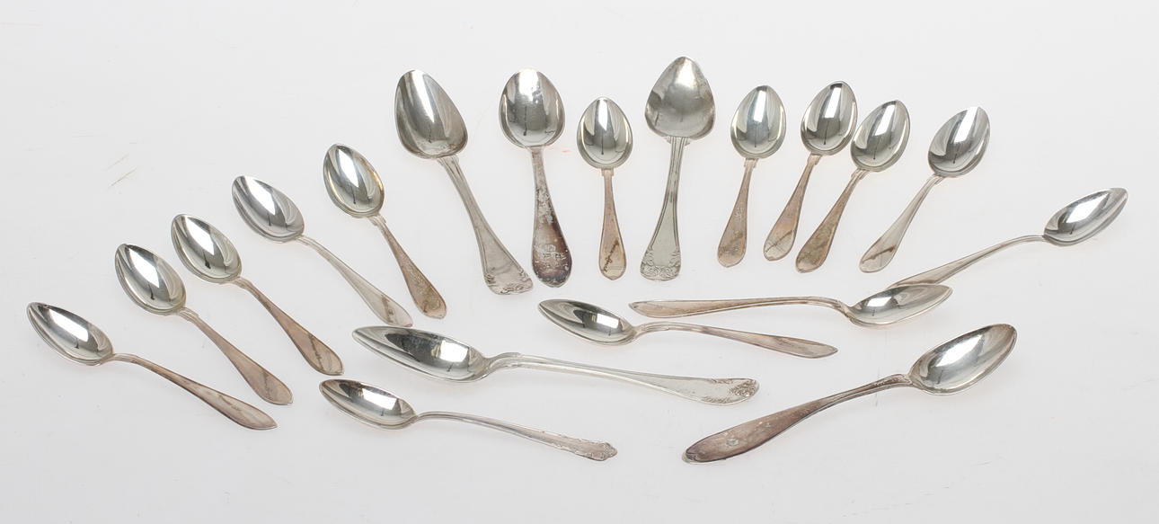 TE- och KAFFESKEDAR, 19 delar, silver, Tot vikt 222 gram.