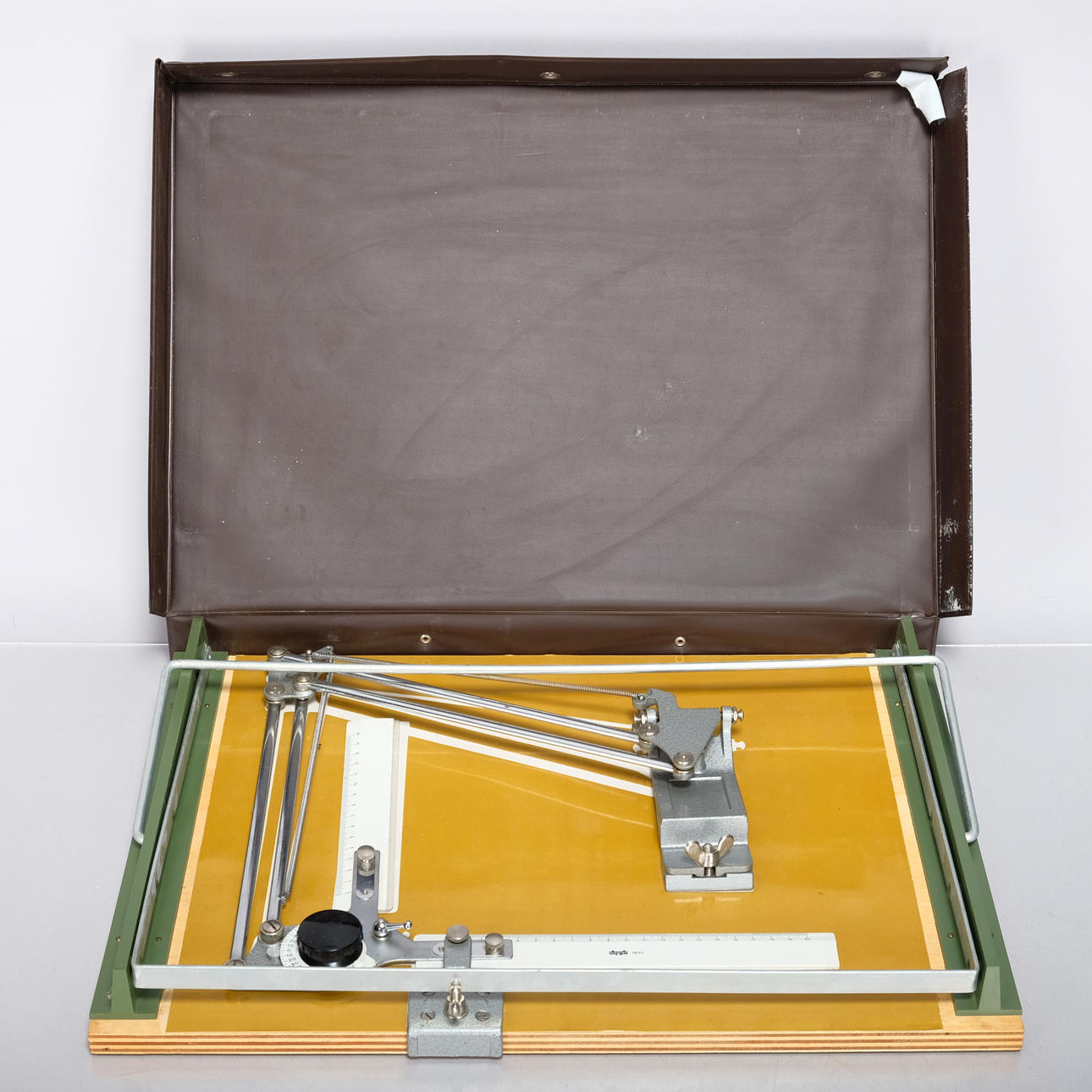 PORTABLE DRAWING MACHINE/PARALLEL DRAWING TABLE, Tecniografo 624, Paper size A3, Magnet, 1965-1980.