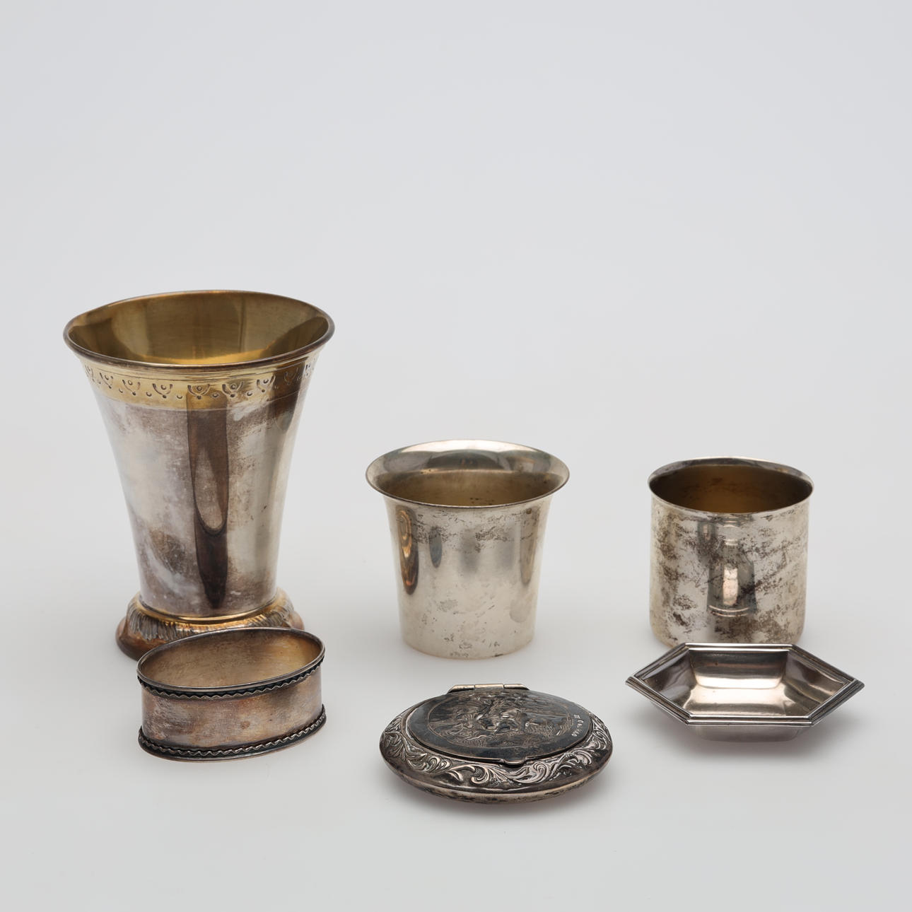SILVER OBJECTS 6 pieces weight approx. 191 grams. Silver & Metals ...