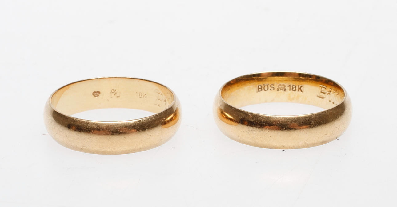 RINGAR, 2 st. 18k guld, vikt ca 8,9 gr.