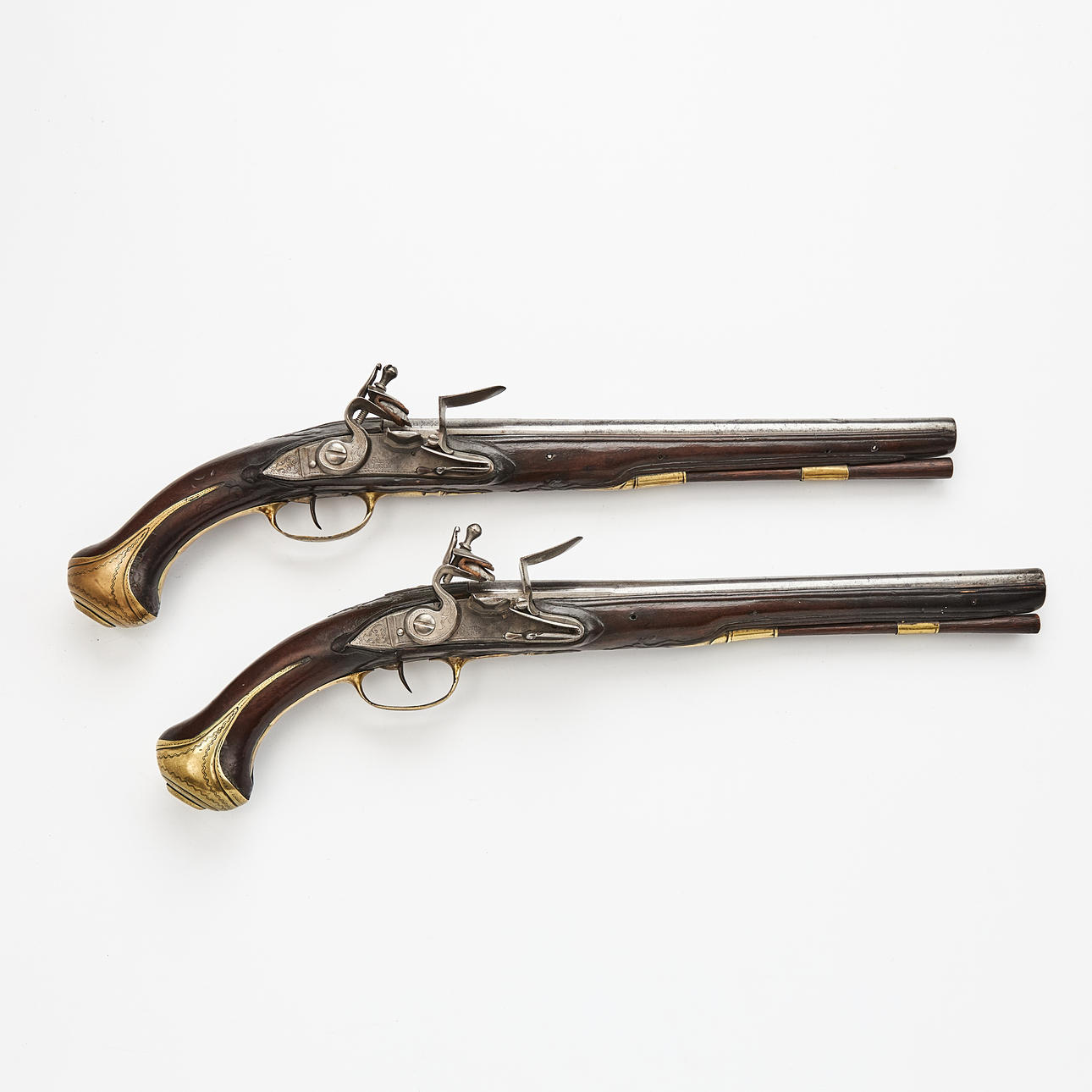 FLINTLÅSPISTOLER, ett par, märkta Simon A Paris.