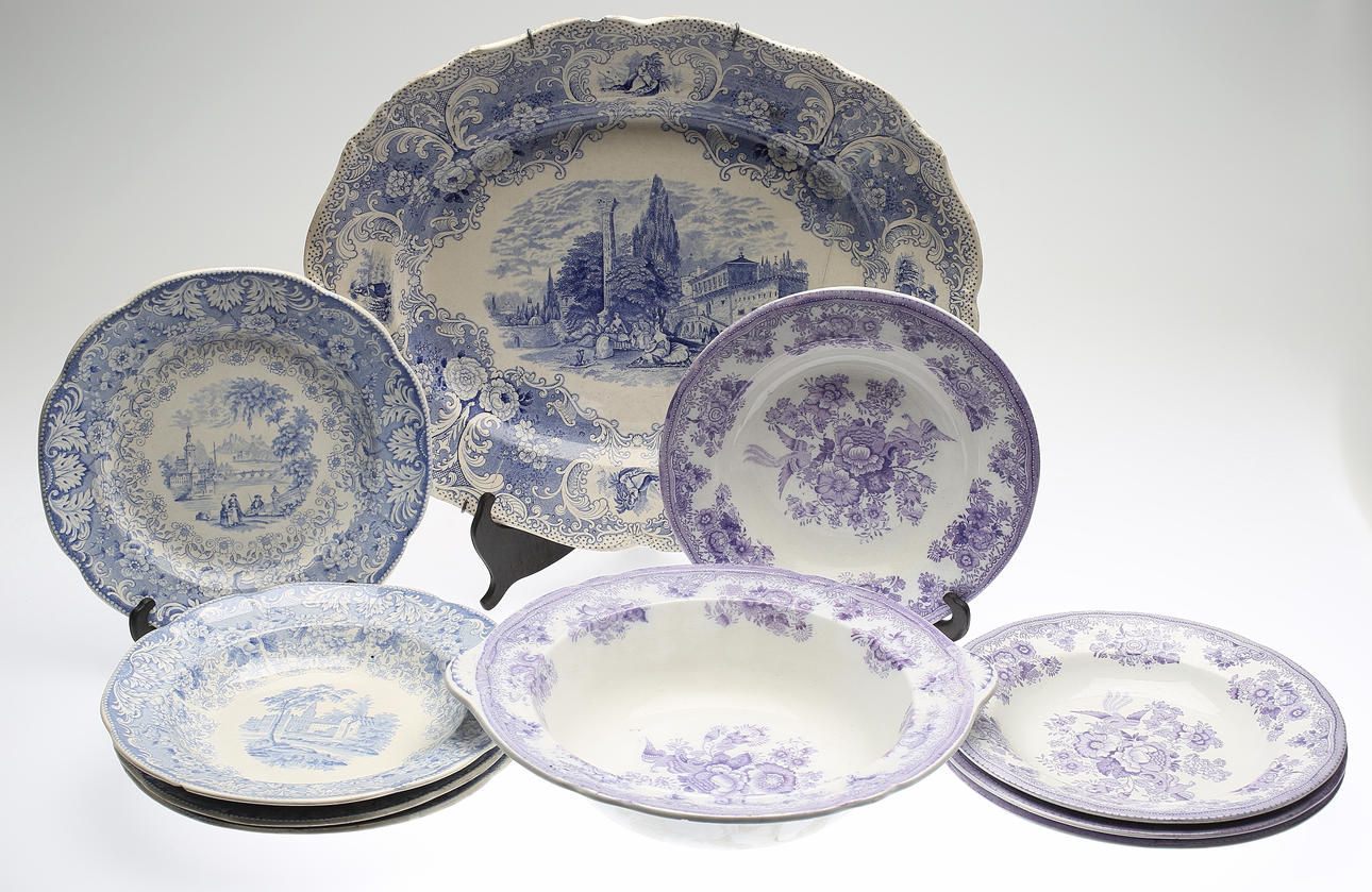 PARTI BLÅVITT PORSLIN, 10 delar, "Asiatic pheasants" samt "St Angelo", Gustavsberg & Rörstrand, 1800/1900-tal.