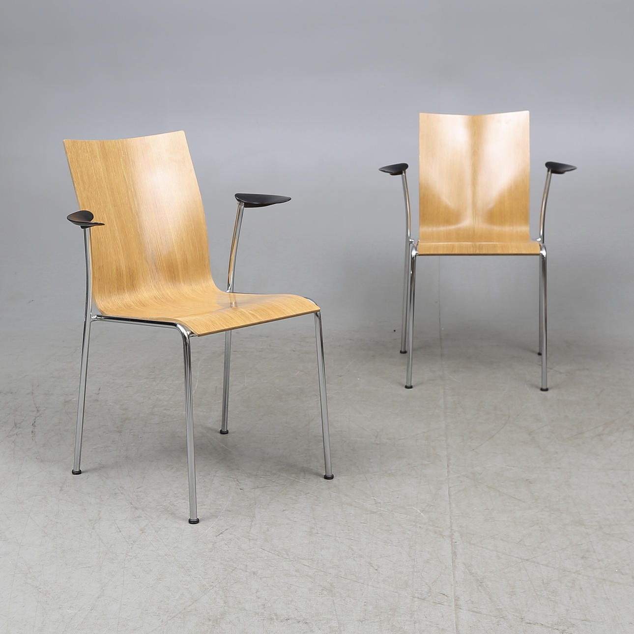 KARMSTOLAR, ett par,"Chairik", Erik Magnussen, Engelbrechts, Danmark. Formgiven 1996.