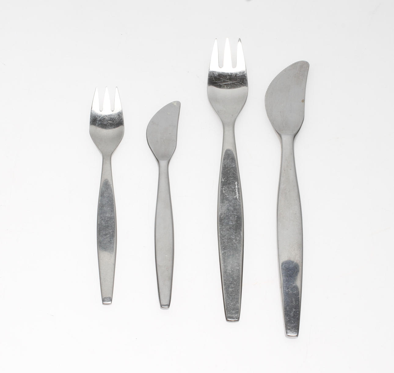 BESTICK, 30 delar. "Focus Helstål",Folke Arström, Gense, 1900-talets andra hälft.