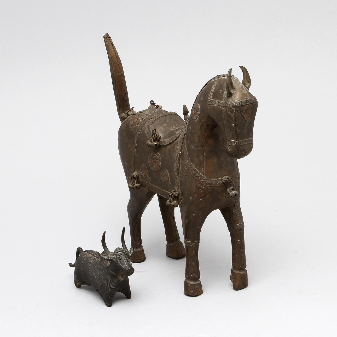 FIGURER, 2 st, brons samt koppar, orientaliska, 1800/1900-tal.