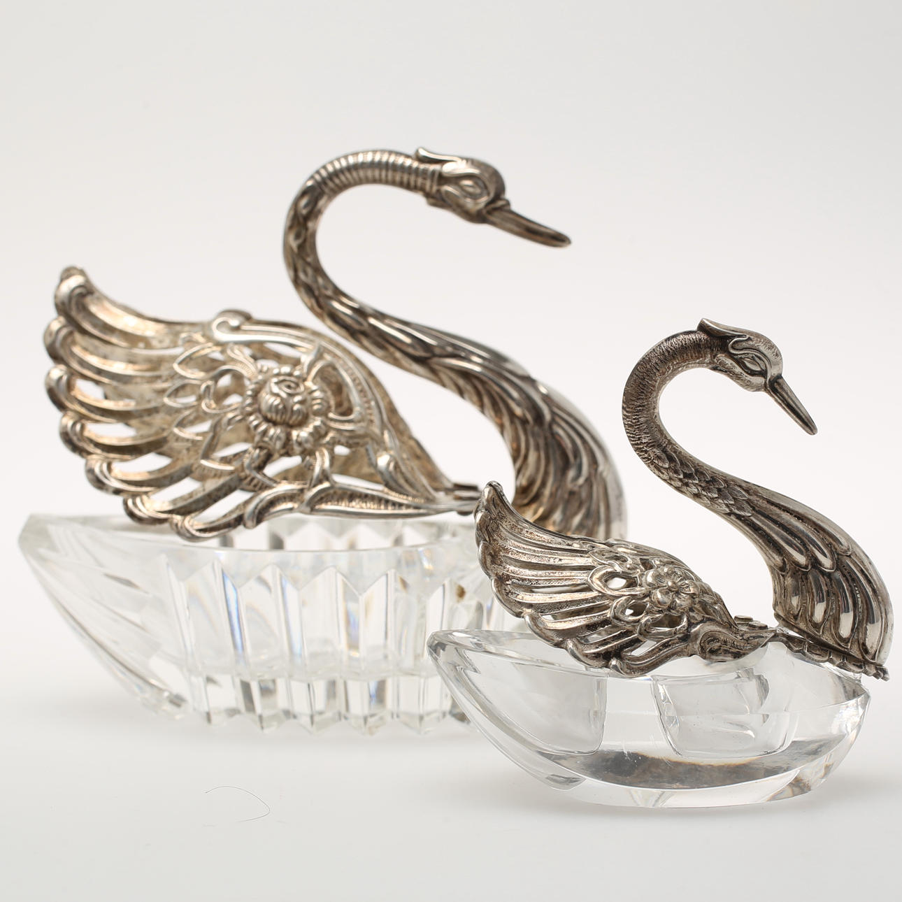 SALTKAR och SOCKERSKÅL. Glas och silver.