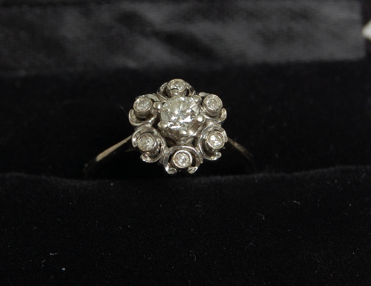 RING, 18 K vitguld, med 7, diamanter,1 st 0,17 ct, vikt ca 3 gram.