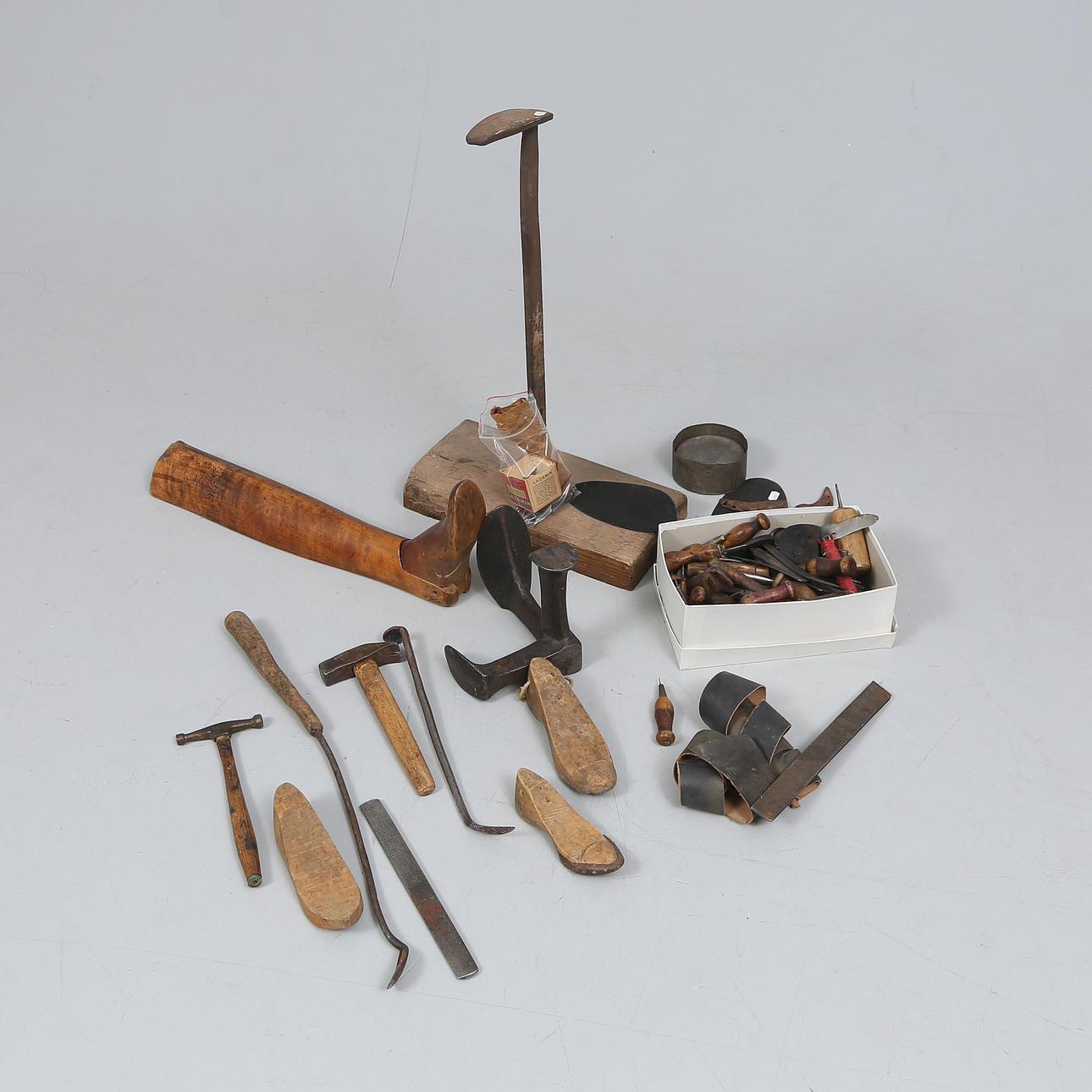 SHOEMAKER'S TOOL WITH SHOE WASHER.