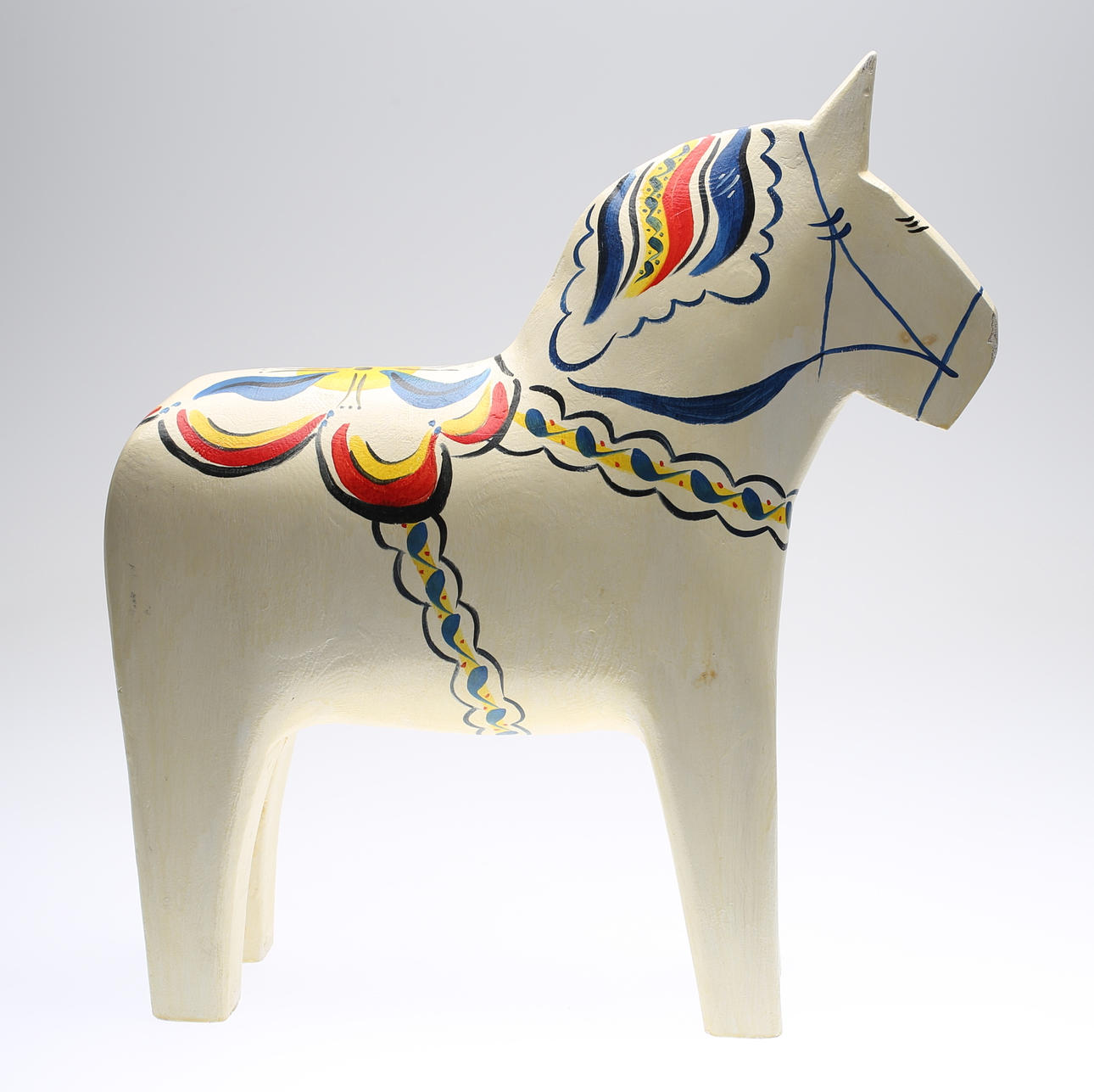 DALAHÄST, bemålat trä, signerad H.H samt daterad 1934.