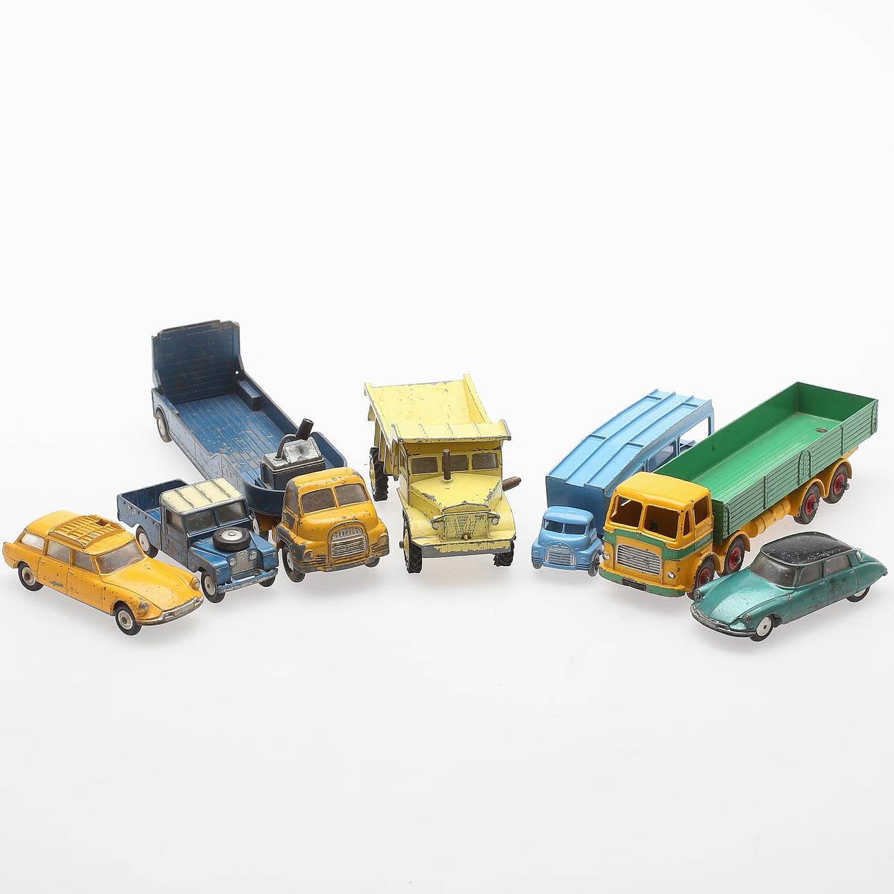 BILAR, 7 st, Dinky supertoys, Corgi samt Lesney, England.