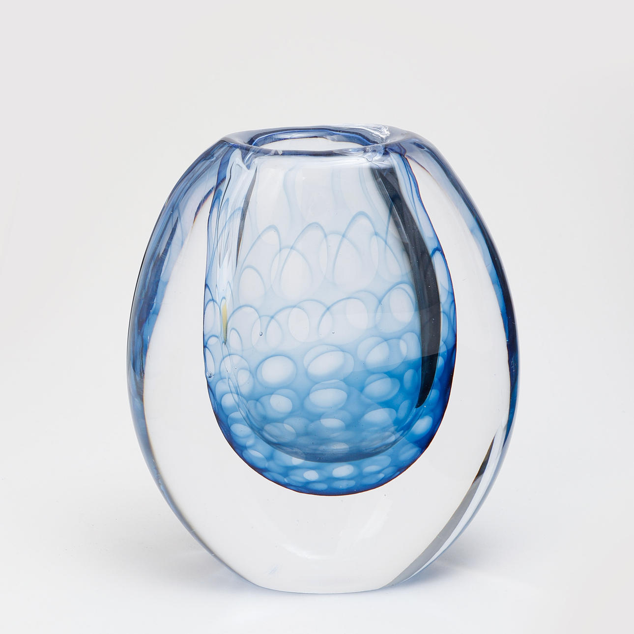 VICKE LINDSTRAND. Vas, Kosta Boda.