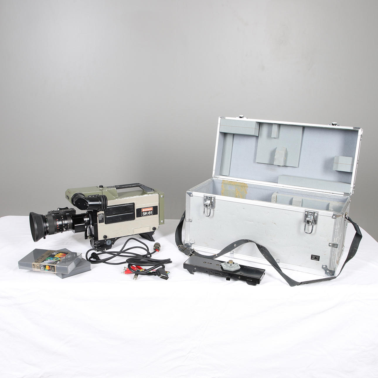 VINTAGE HITACHI TELEVISION CAMERA, LENS & CASE.