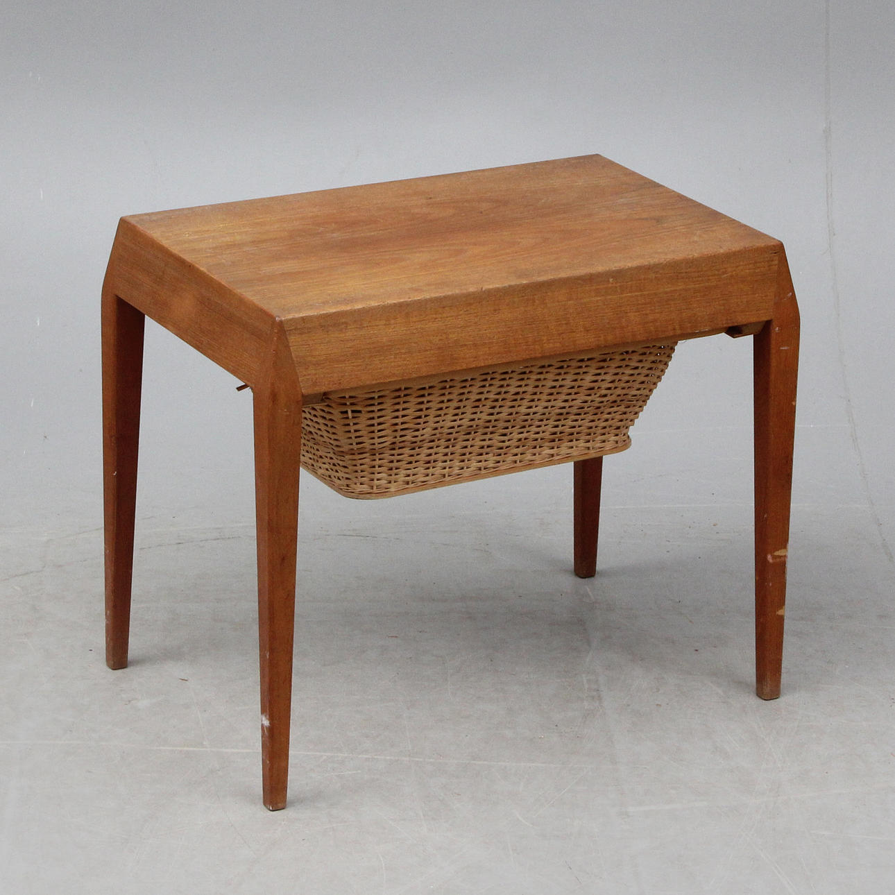 SEWING TABLE, with basket underneath. Furniture - Tables - Auctionet