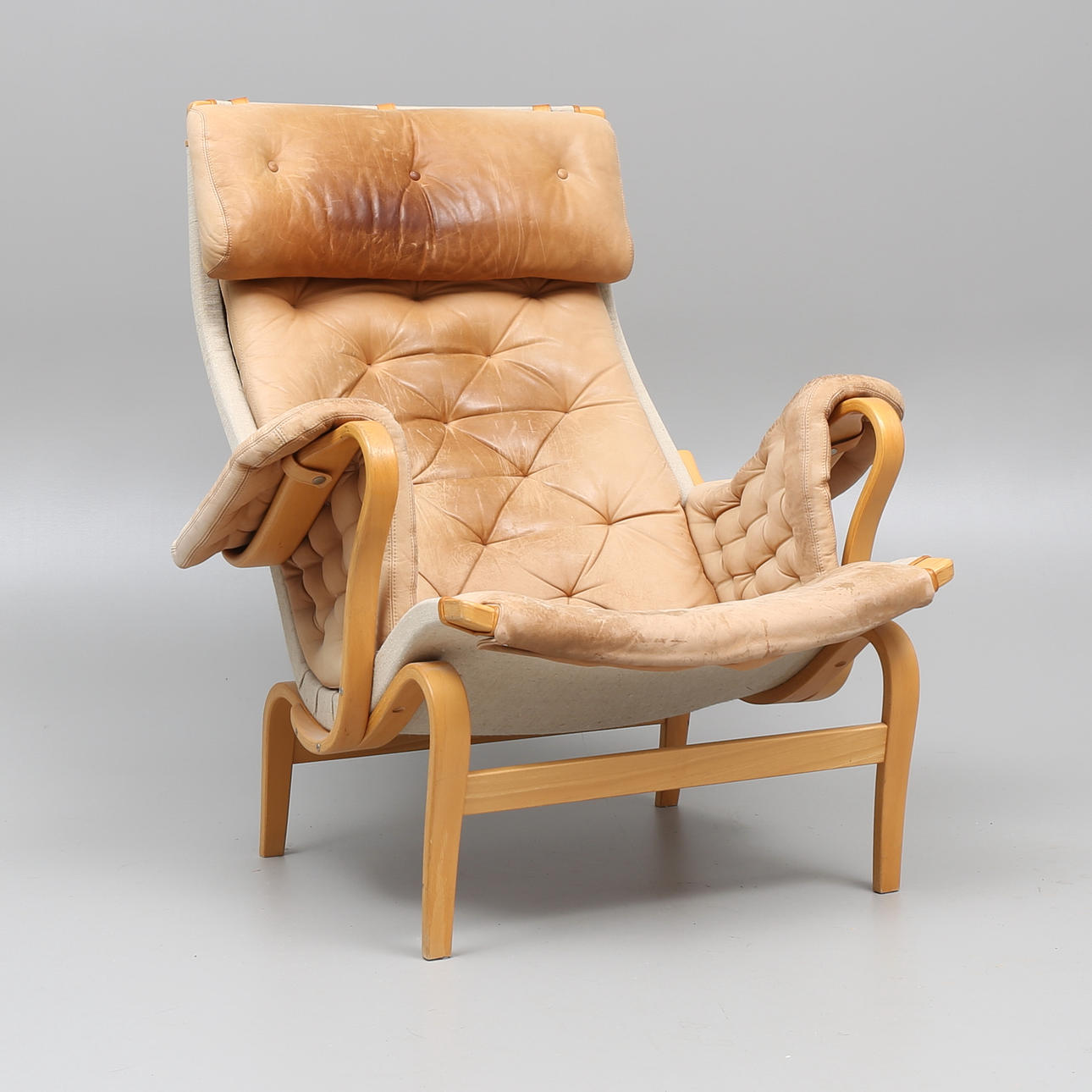 BRUNO MATHSSON. Fåtölj, "Pernilla".