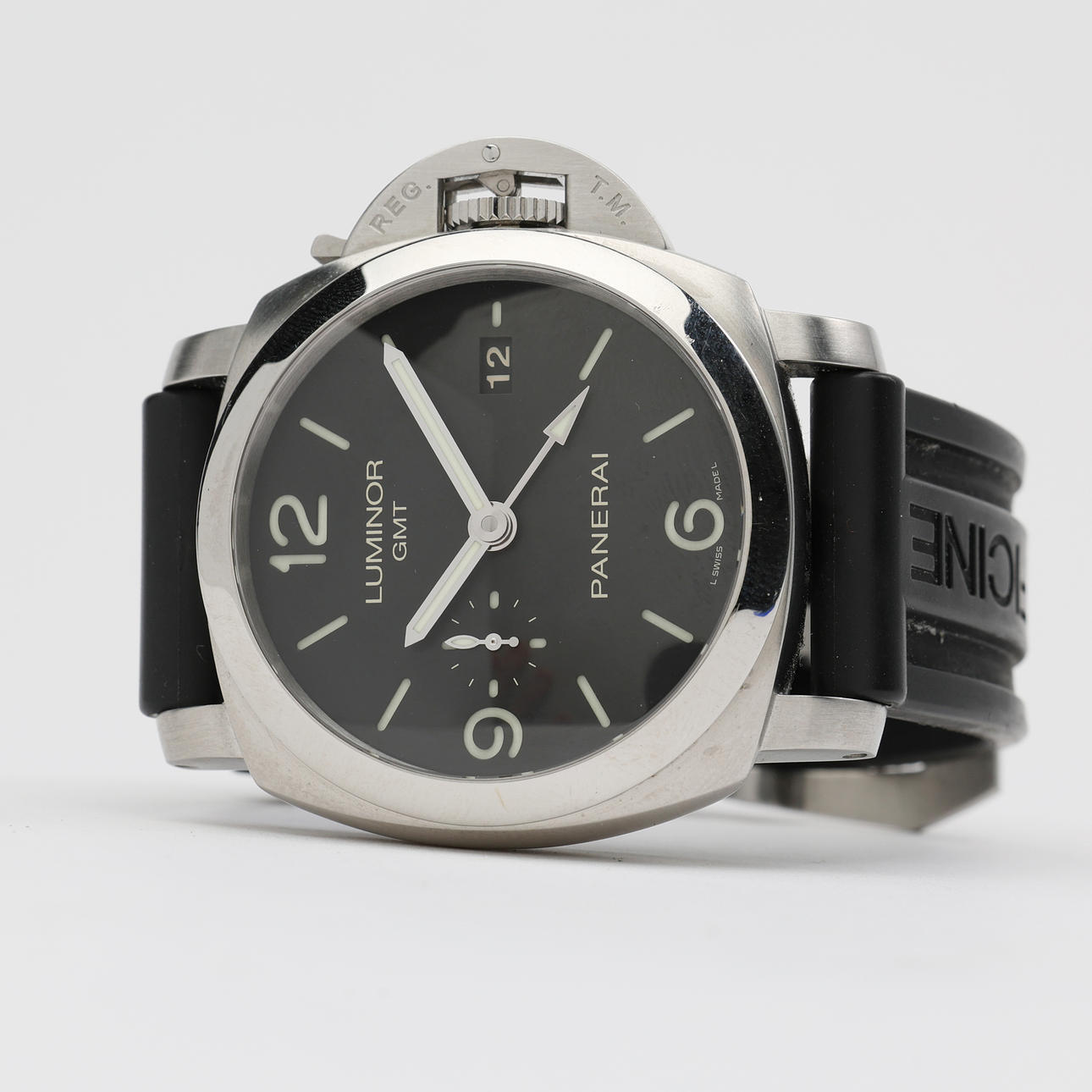 PANERAI LUMINOR GMT Wristwatch, steel, automatic, date, different timezone indicator, power reserve display.