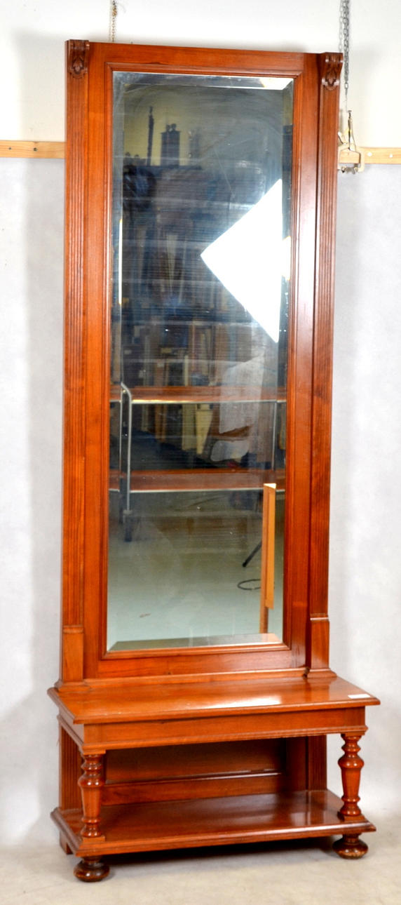 SPEGELMÖBEL MED SLIPAD KANT, 1900-tal.