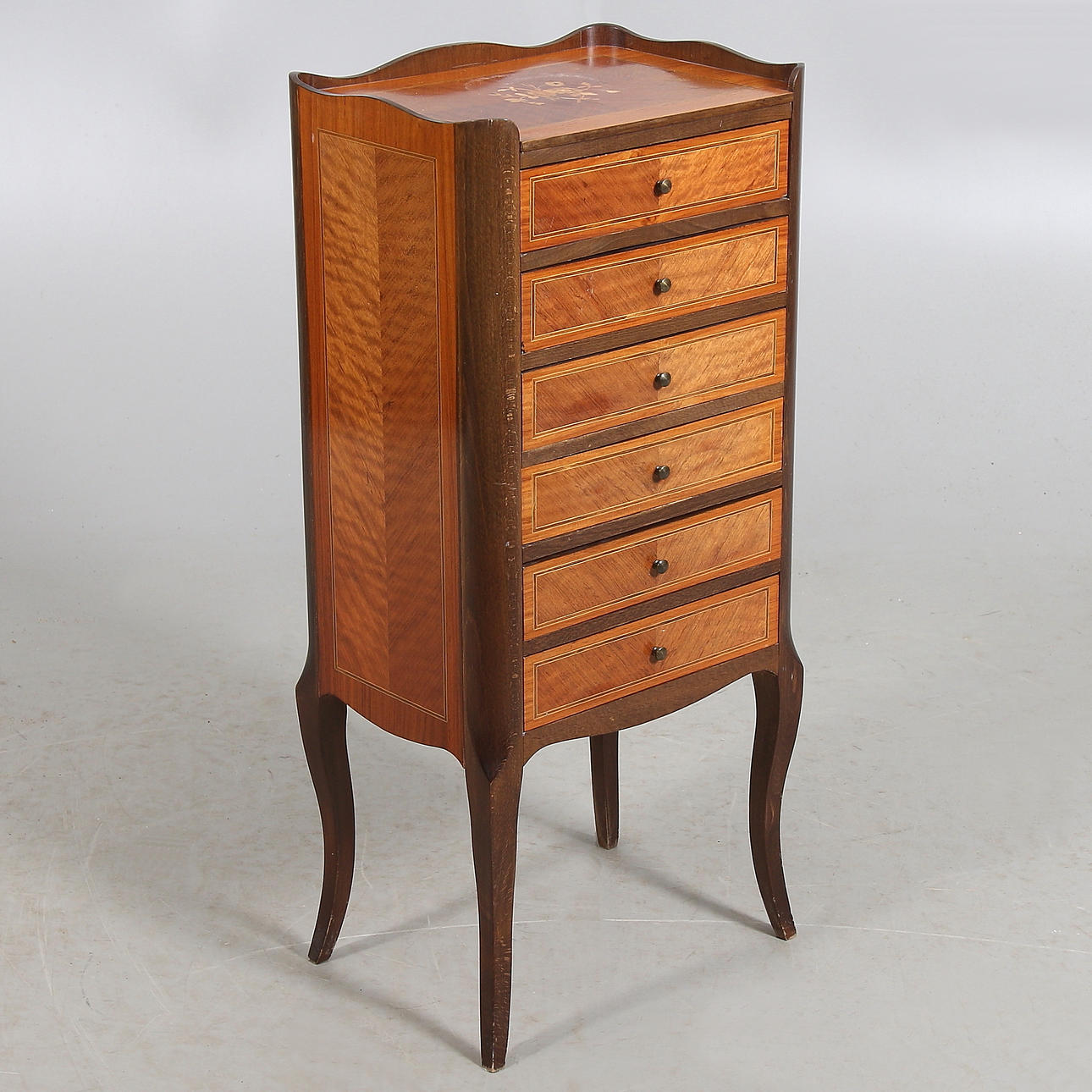 BYRÅ, mahogny, rokokostil, 1900-talets andra halva.