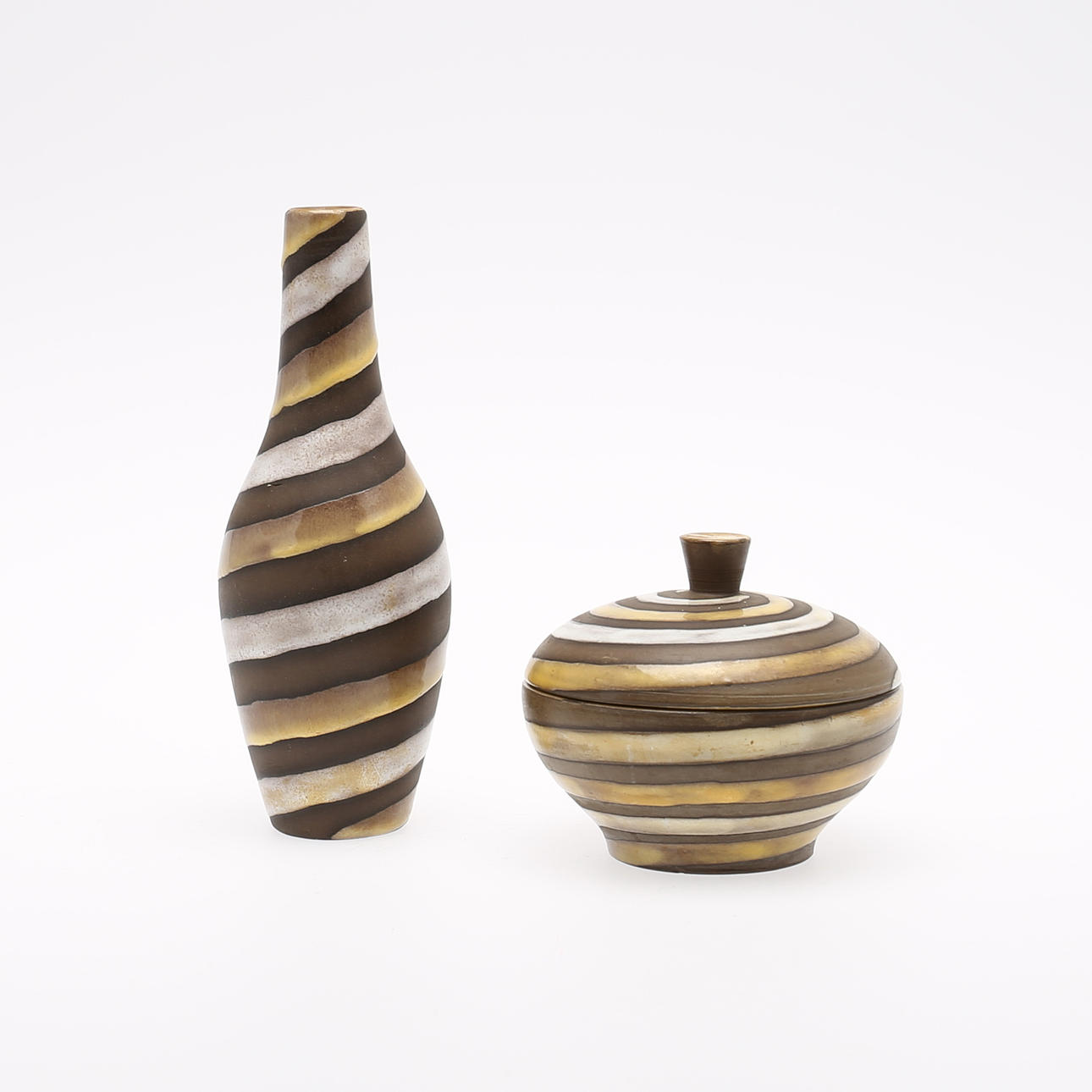 VAS, samt BONBONJÄR, Lockskål, "Spiral", Ingrid Atterberg, Uppsala Ekeby, 1900-talets andra hälft.