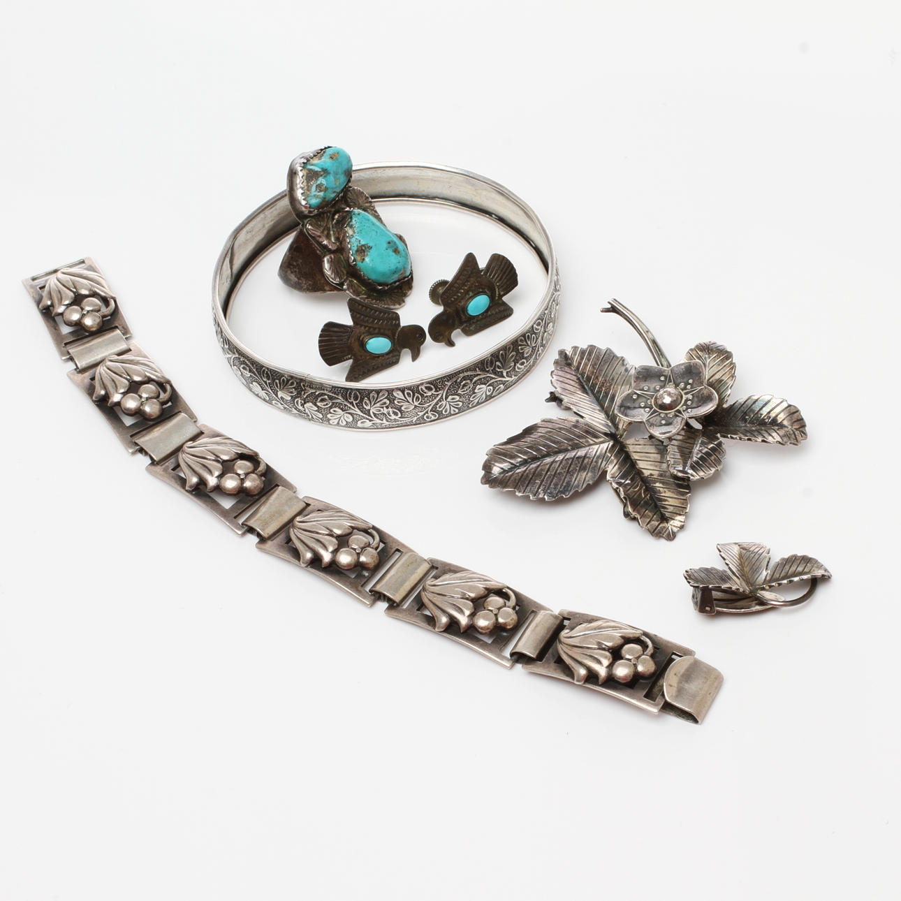 SMYCKEN, 6 delar, silver, bland annat Gertrud Engel för MIC, Stockholm.