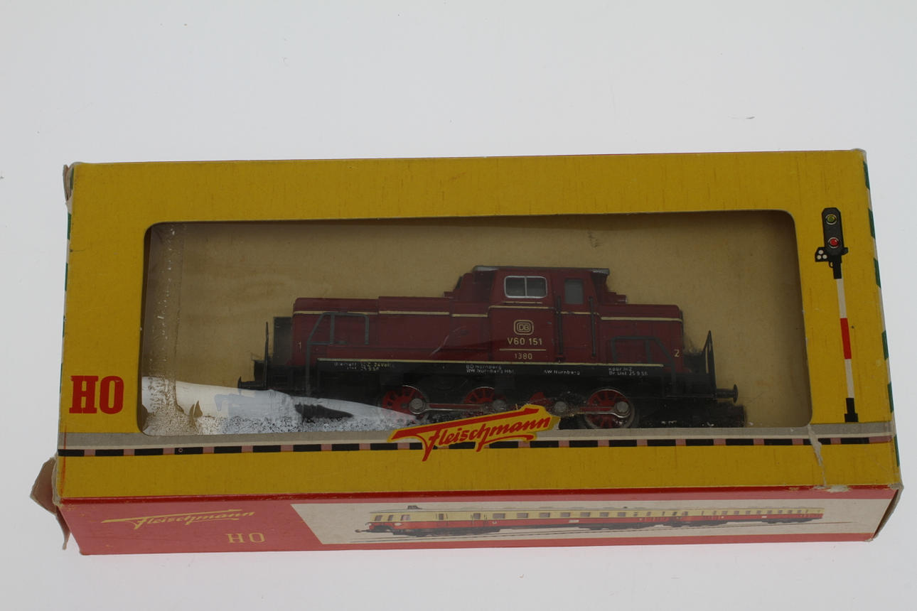 MODELLTÅG FLEISCHMANN diesellok 1380 V60 151 i originalkartong.