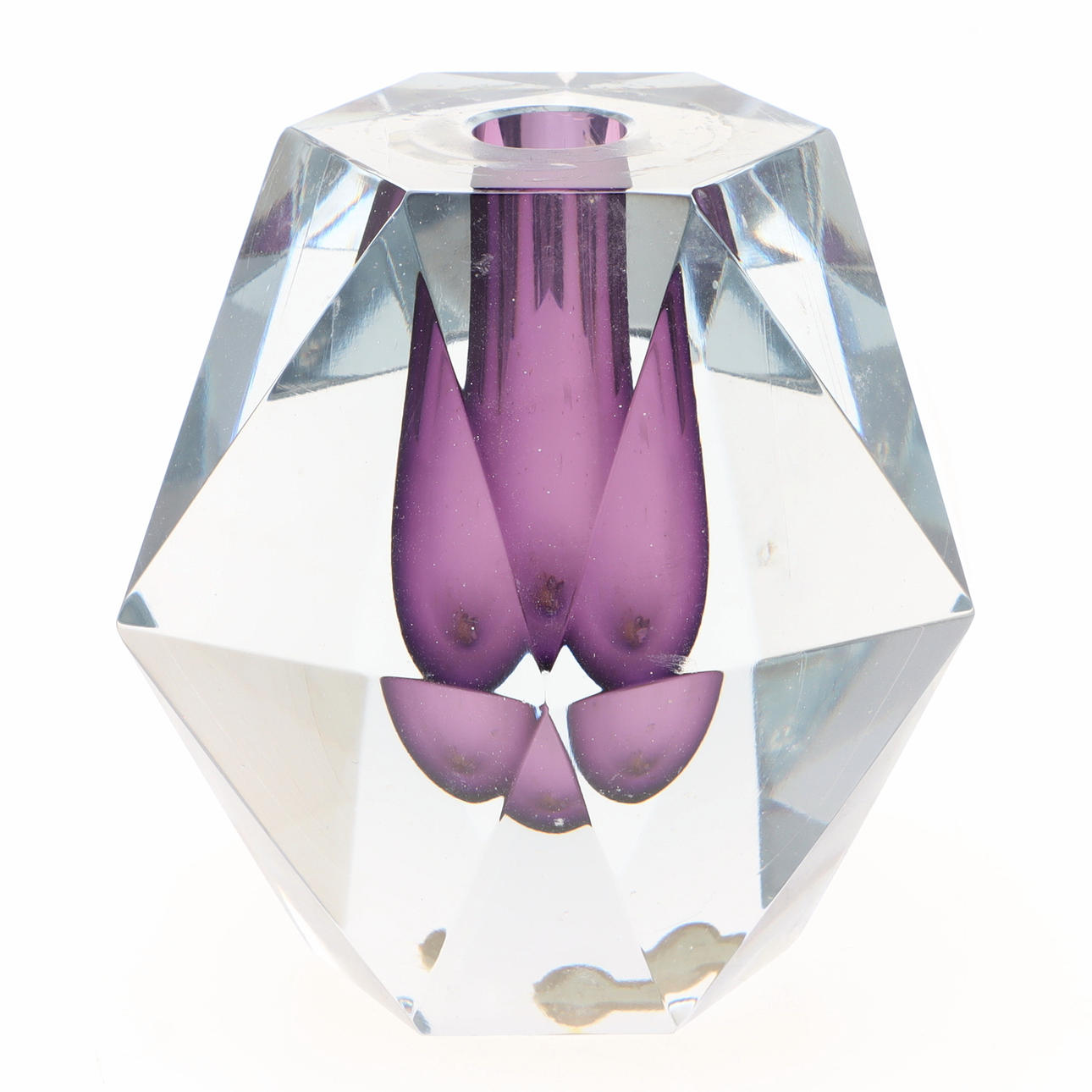 ASTA STRÖMBERG. A glass candlestick, “Diamant”, label-marked, signed, B910, Strömbergshyttan, 1960s.