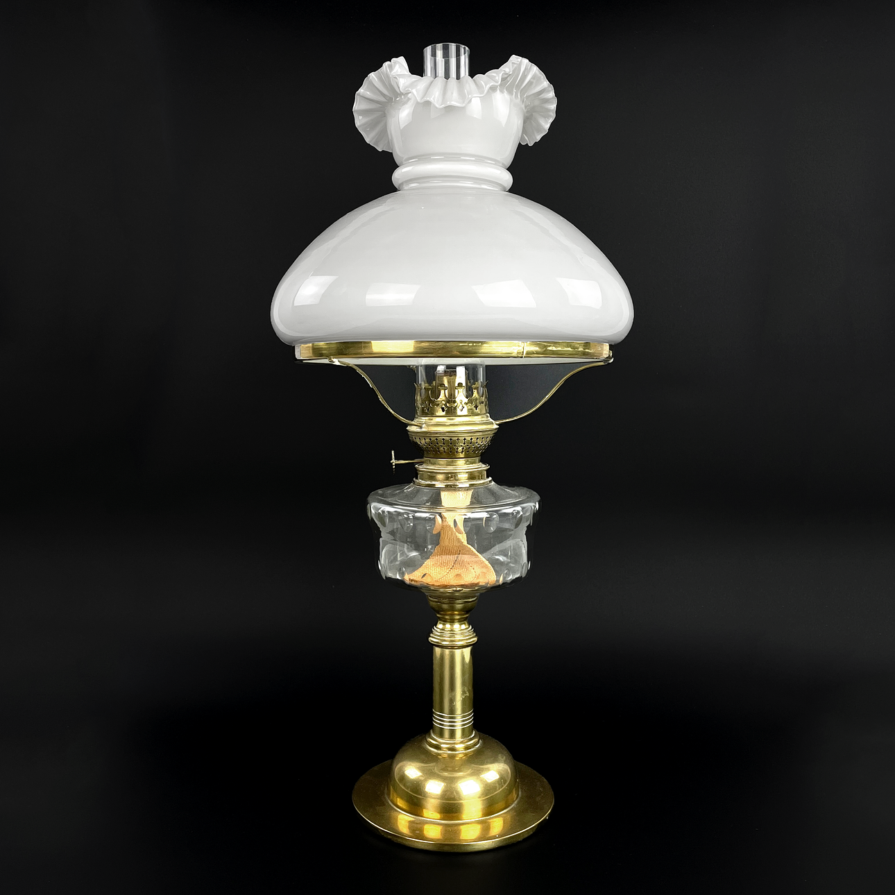 TABLE KEROSENE LAMP. Brass & glass, Kosmos Brenner.