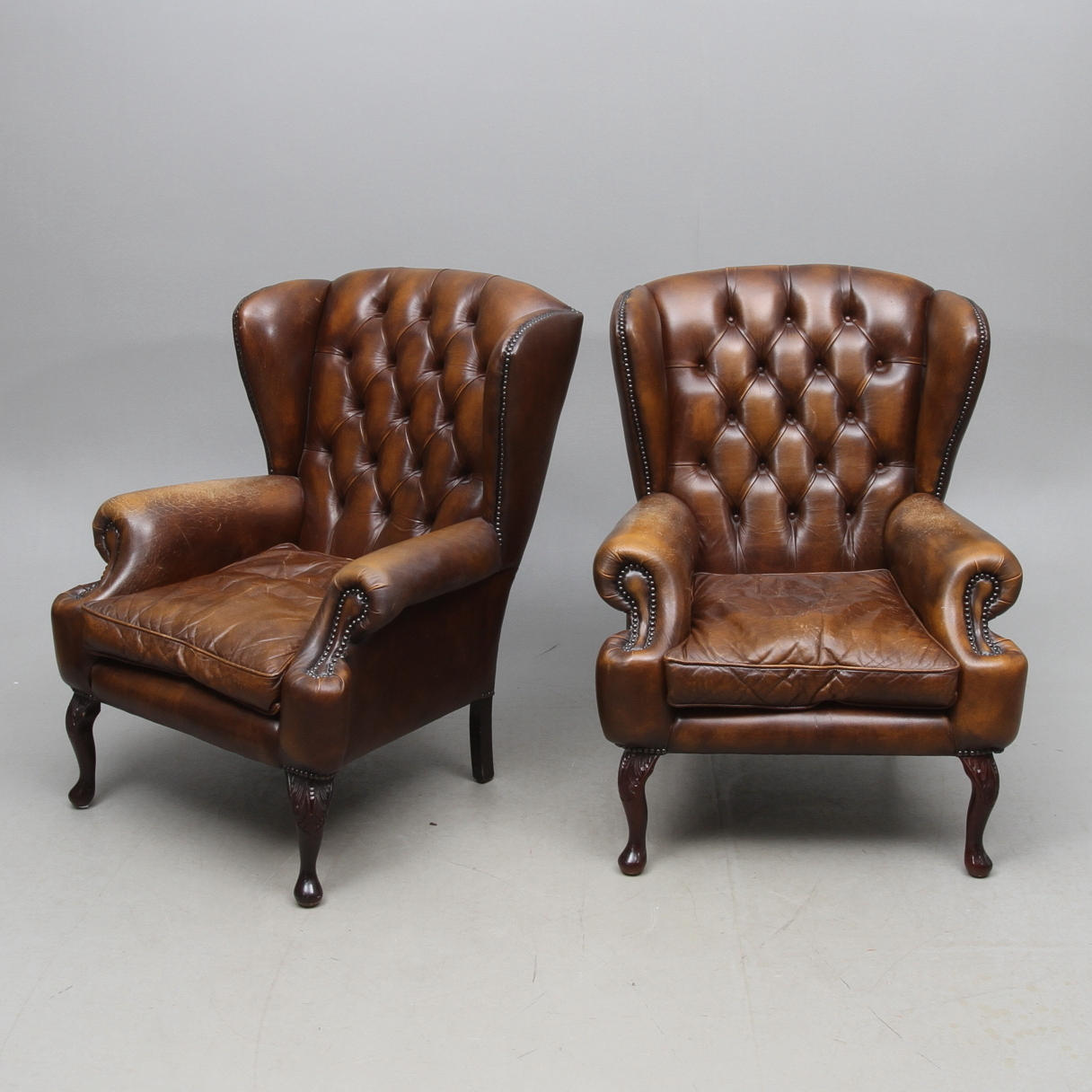 ÖRONLAPPSFÅTÖLJER, 1 par, England, 1900-talets andra hälft.