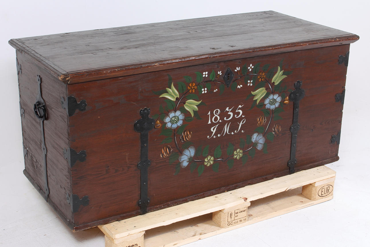 KISTA, trä med järnbeslag, allmoge.