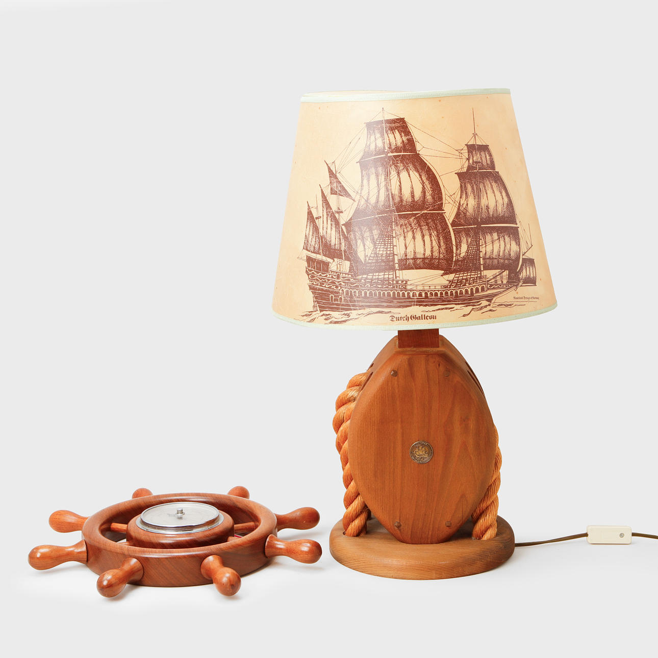 BORDSLAMPA OCH BAROMETER, 1900-tal.