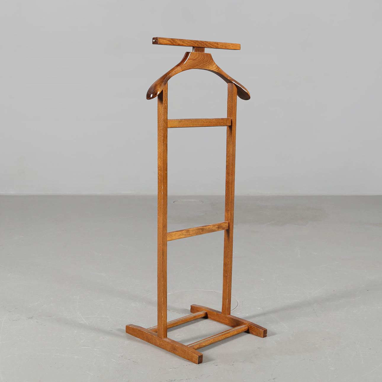 HERRBETJÄNT, lövträ, sannolikt Italien, 1900-talets andra hälft.