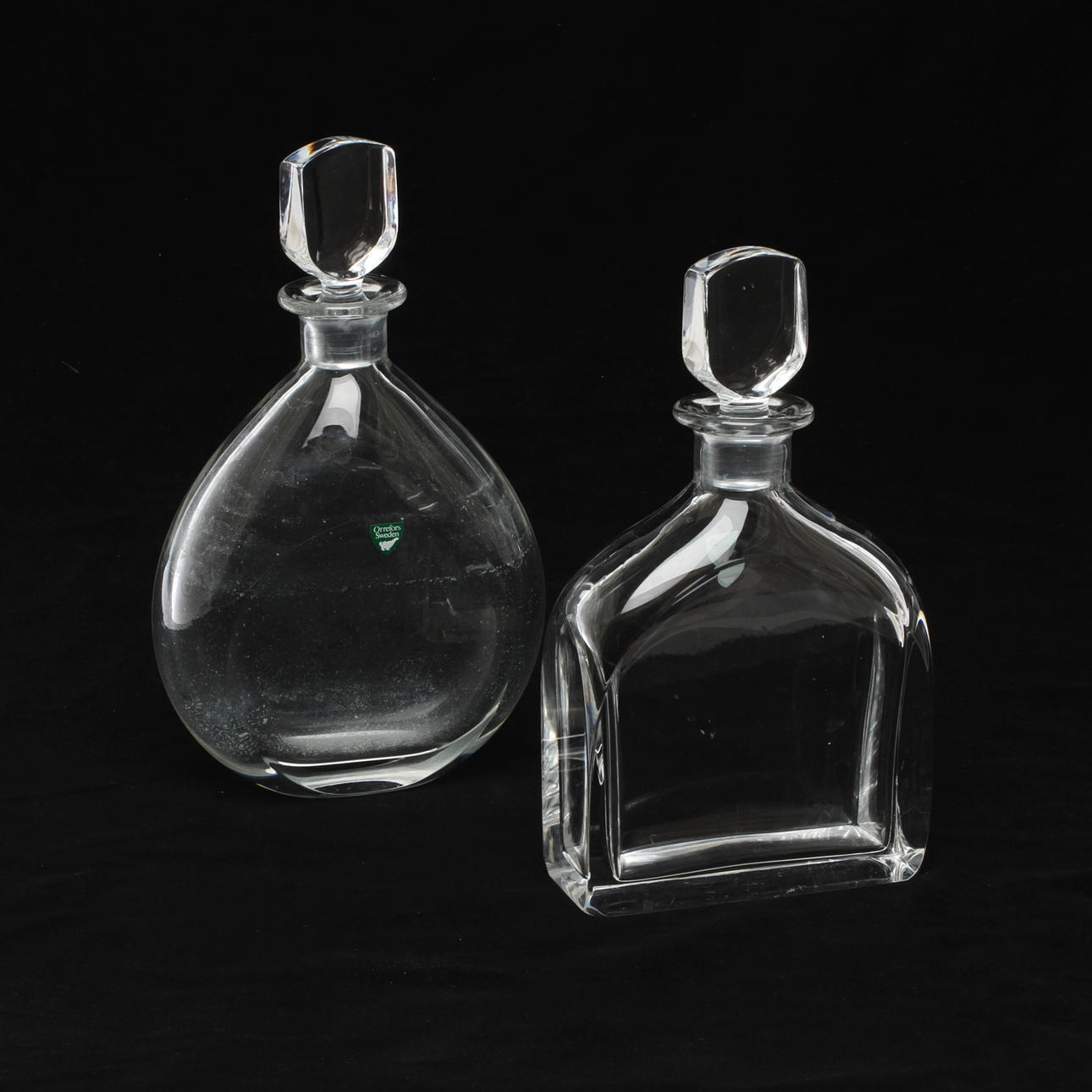 KARAFFER, 2 st, Orrefors, omkring 1900-talets mitt.