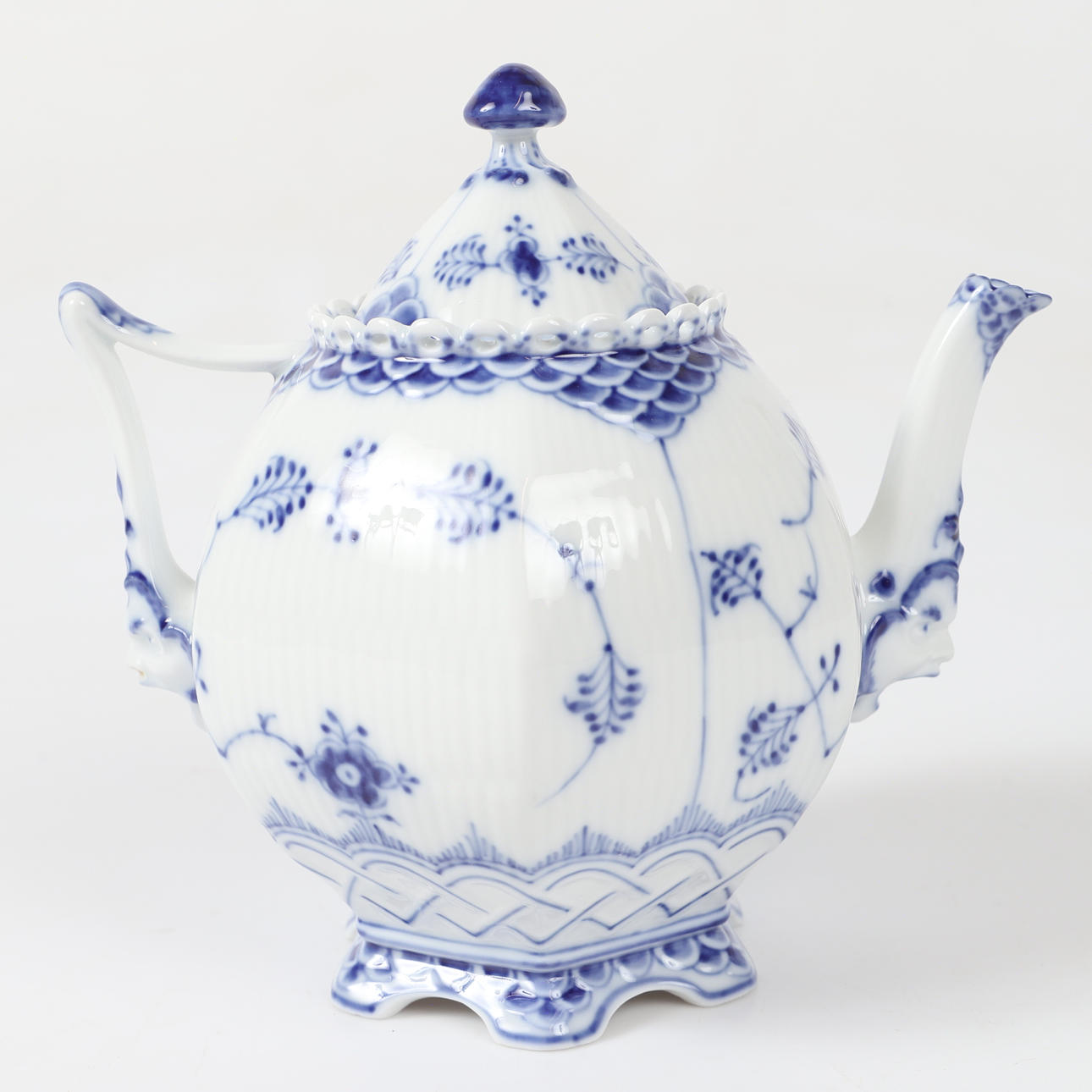 TEKANDE, „Musselmalet“, Royal Copenhagen, Danmark.