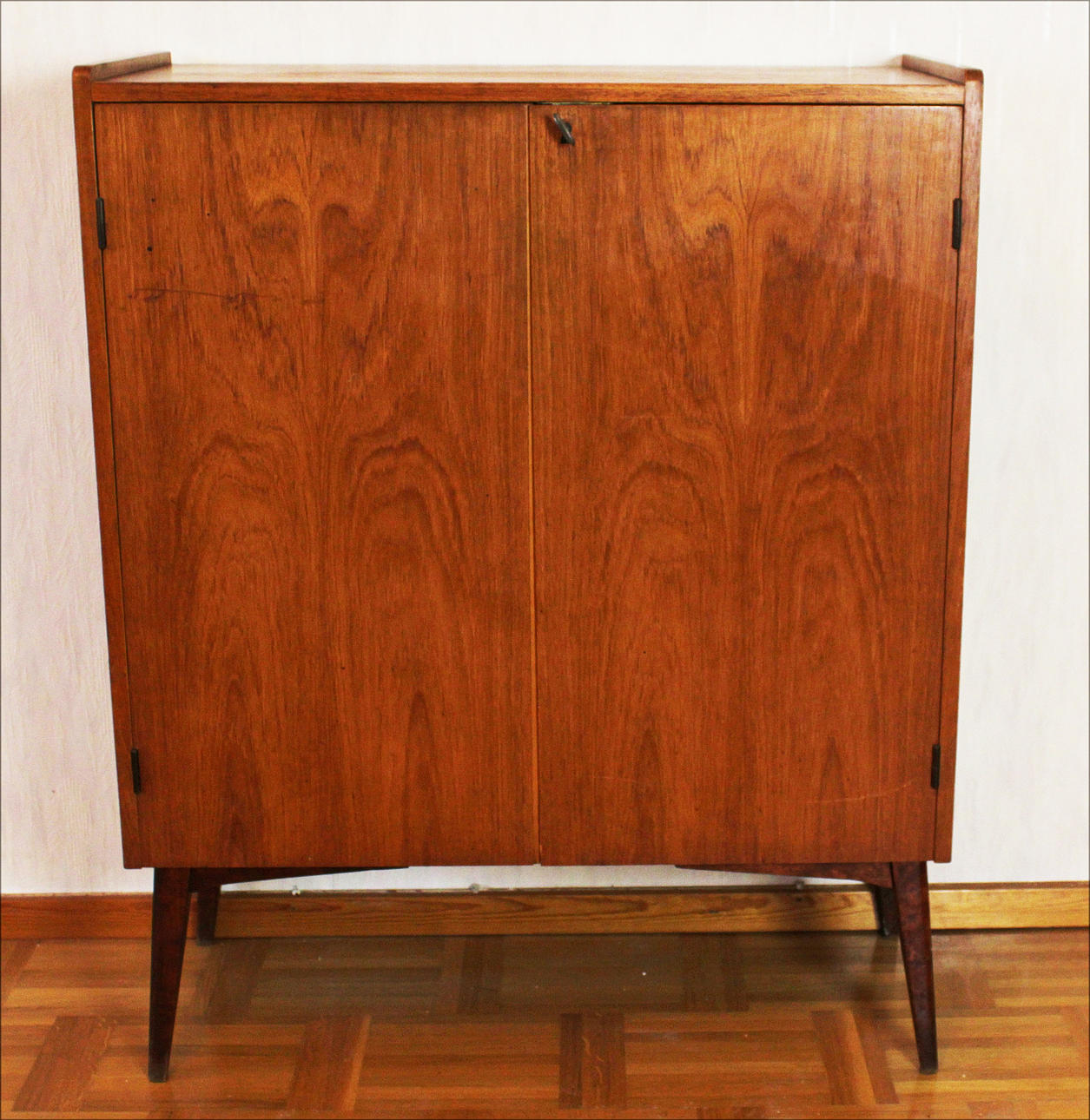 SKÅP, i teakfanér, 1950/60-tal.