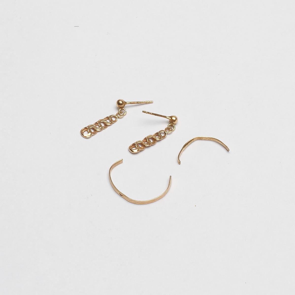 SKROTGULD, 18k guld, vikt ca 1,7 gr.