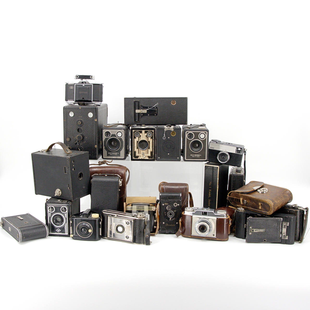 COLLECTION OF CAMERAS, 21 pieces, including Zeiss Contina, Kodak Junior ...