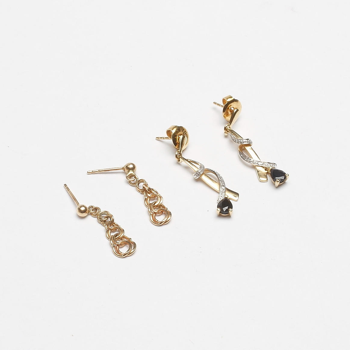 ÖRHÄNGEN, 2 par, 18k guld, vikt ca 3,5 gr.