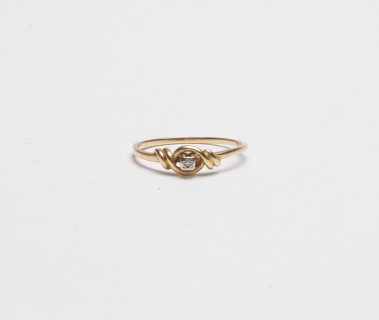 RING, 18k guld, vikt ca 1,7 gr.