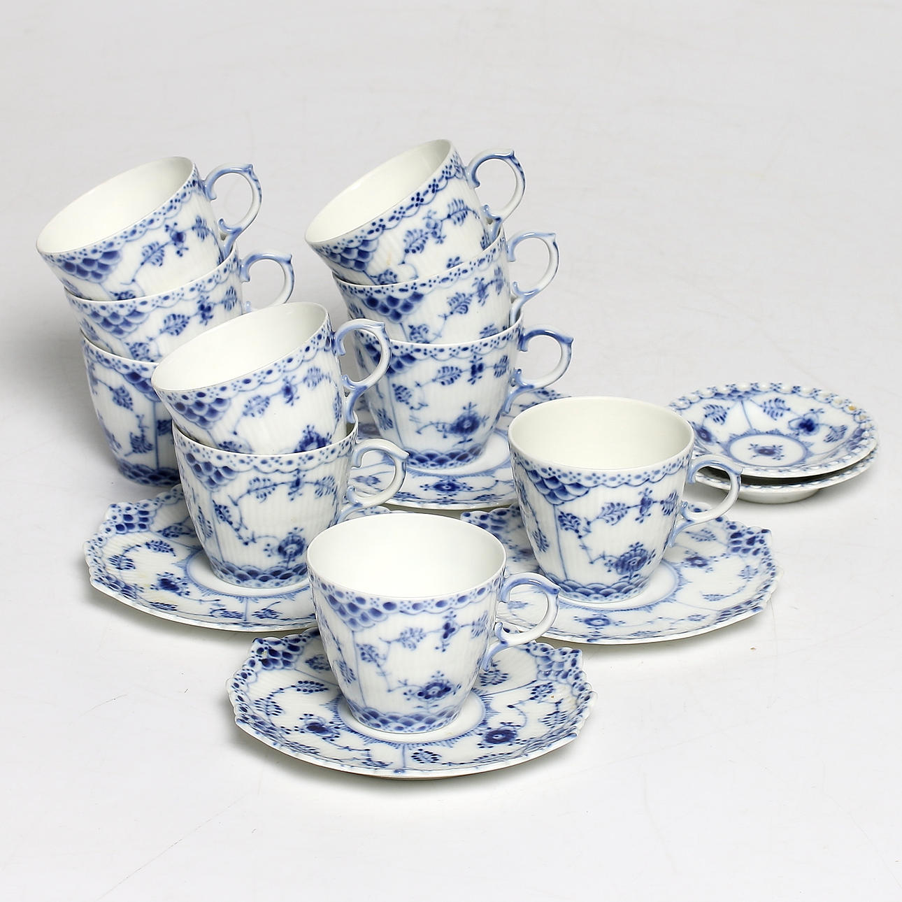 MOCCASERVIS, 16 delar, porslin, "Musselmalet", Royal Copenhagen.