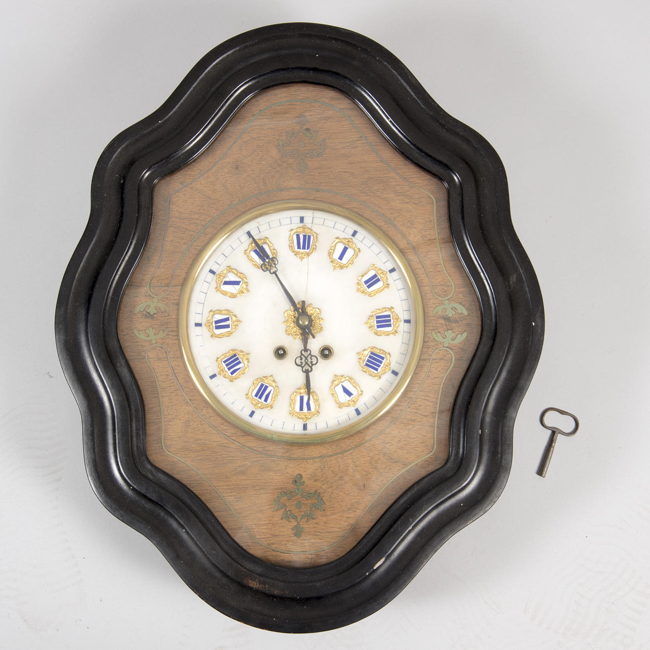 VÄGGUR, svartmålad, sk lejaur.