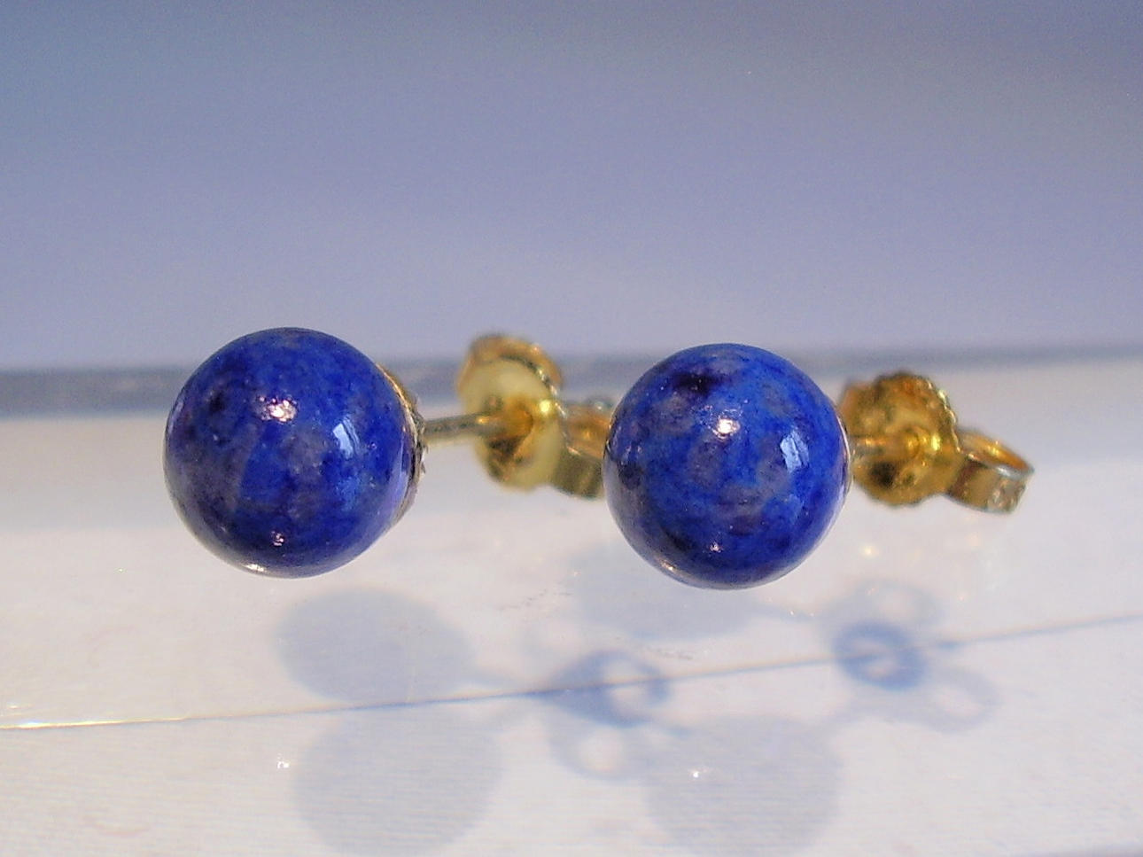 LAPIS LAZULI ÖRHÄNGEN GULT GULD 14 KARAT.