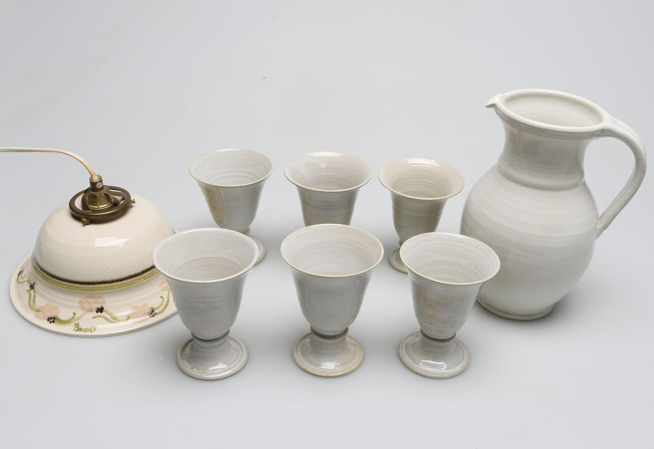 KERAMIKFÖREMÅL, 8 delar, Resmo samt Paradisverkstaden.