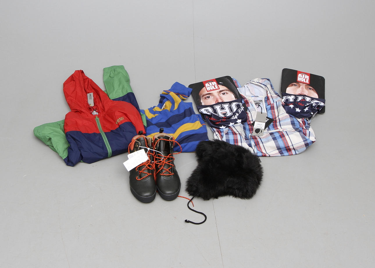 NYA KLÄDER, del, storlek L , konkursen efter first aid.