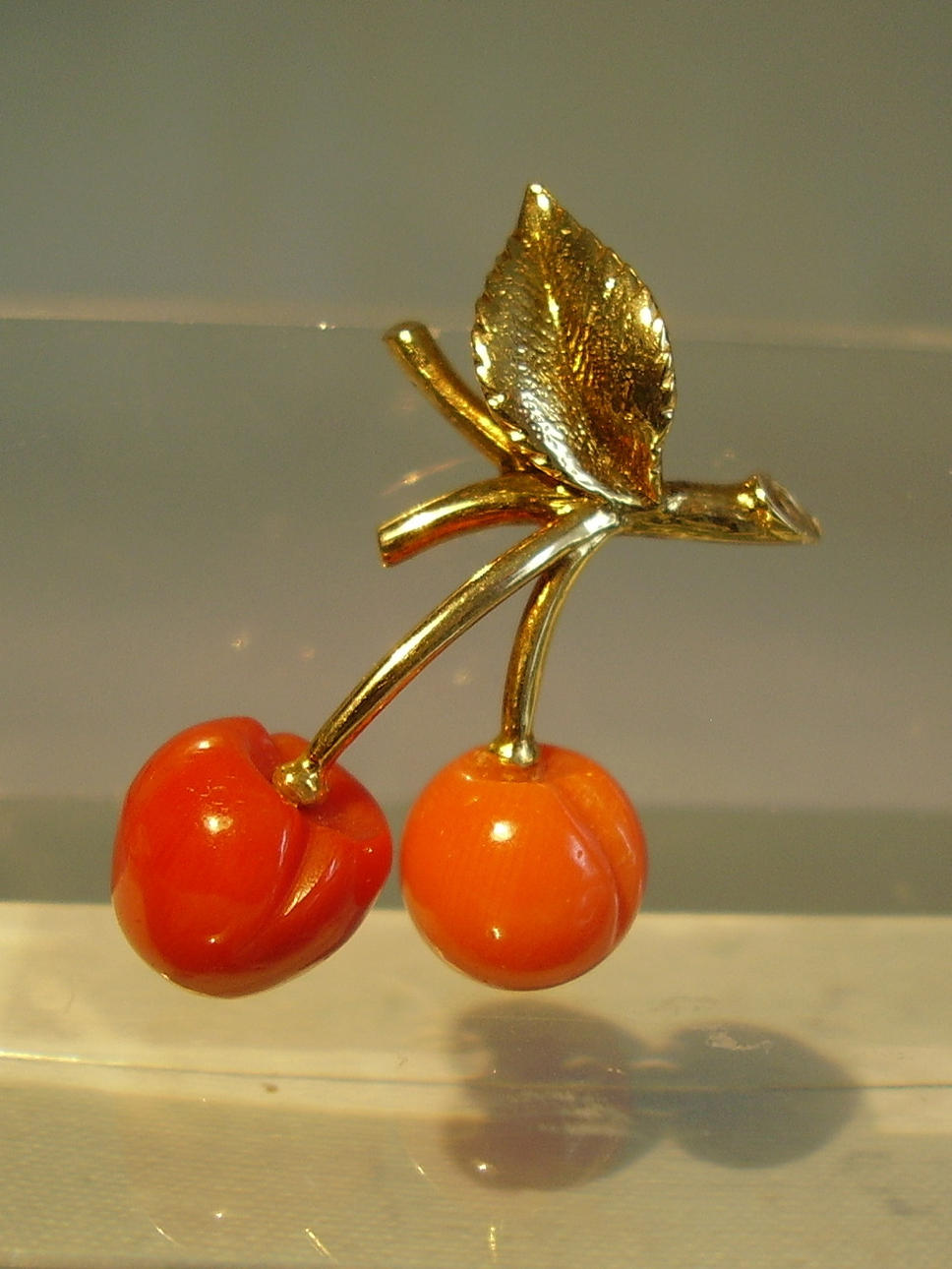 KORALL HÄNGE GULT GULD 14 KARAT SIGNERAT AMU.