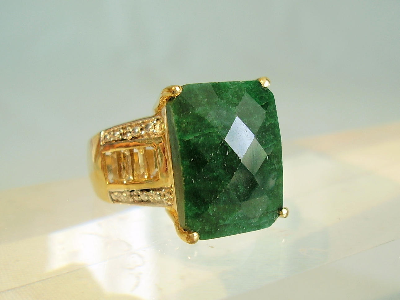 SMARAGDVIT TOPAZ RING 10,5 ct.