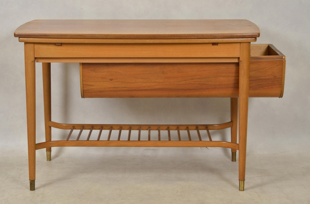 SYBORD, teak, med låda, klaffar och tidningshylla, 1900-talets mitt.