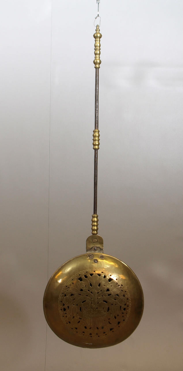 SÄNGVÄRMARE, mässing och järn, genombruten dekor, troligen England, 1800-tal.