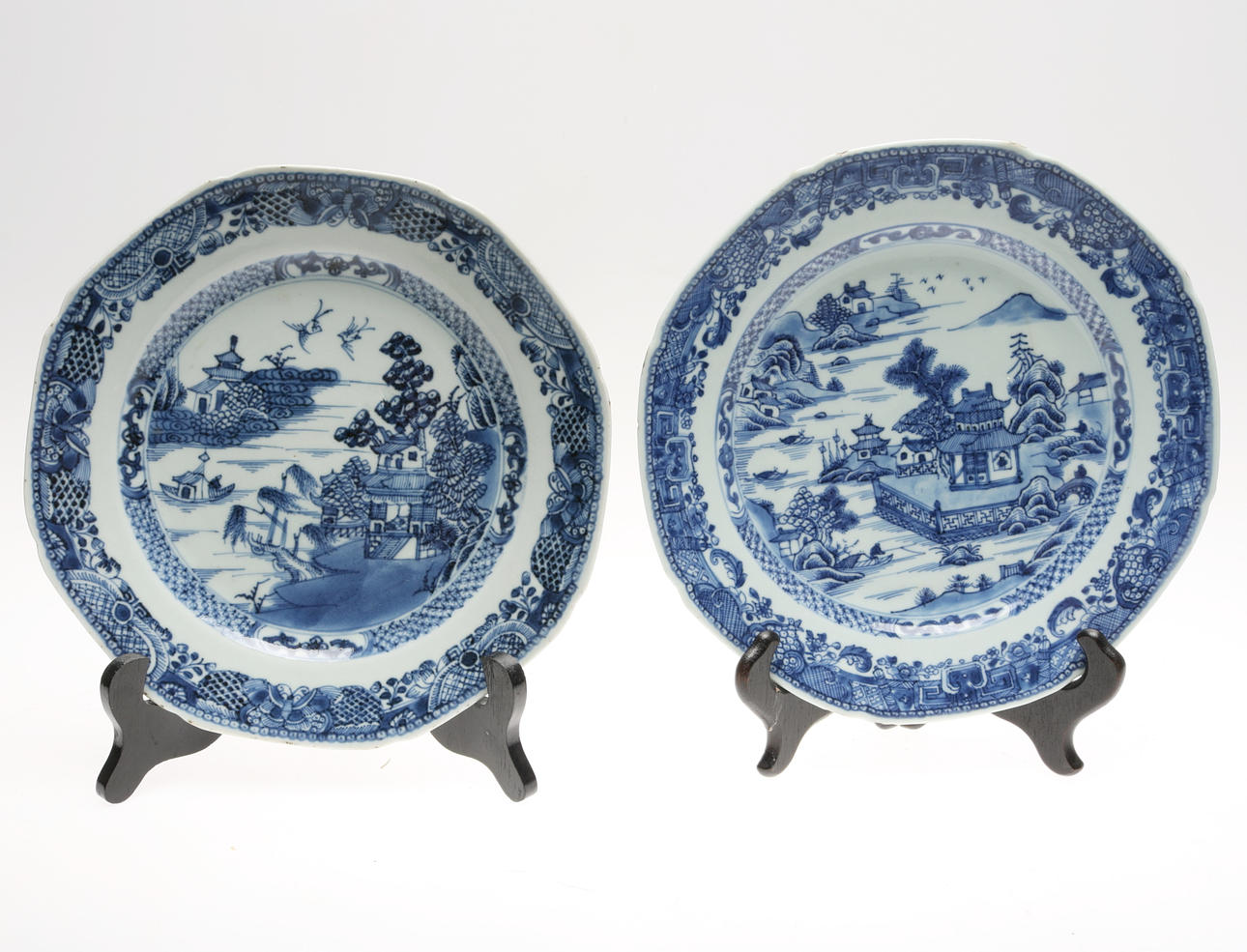 TALLRIKAR, 2 st, porslin, Qianlong, Kina, 17/1800-tal.