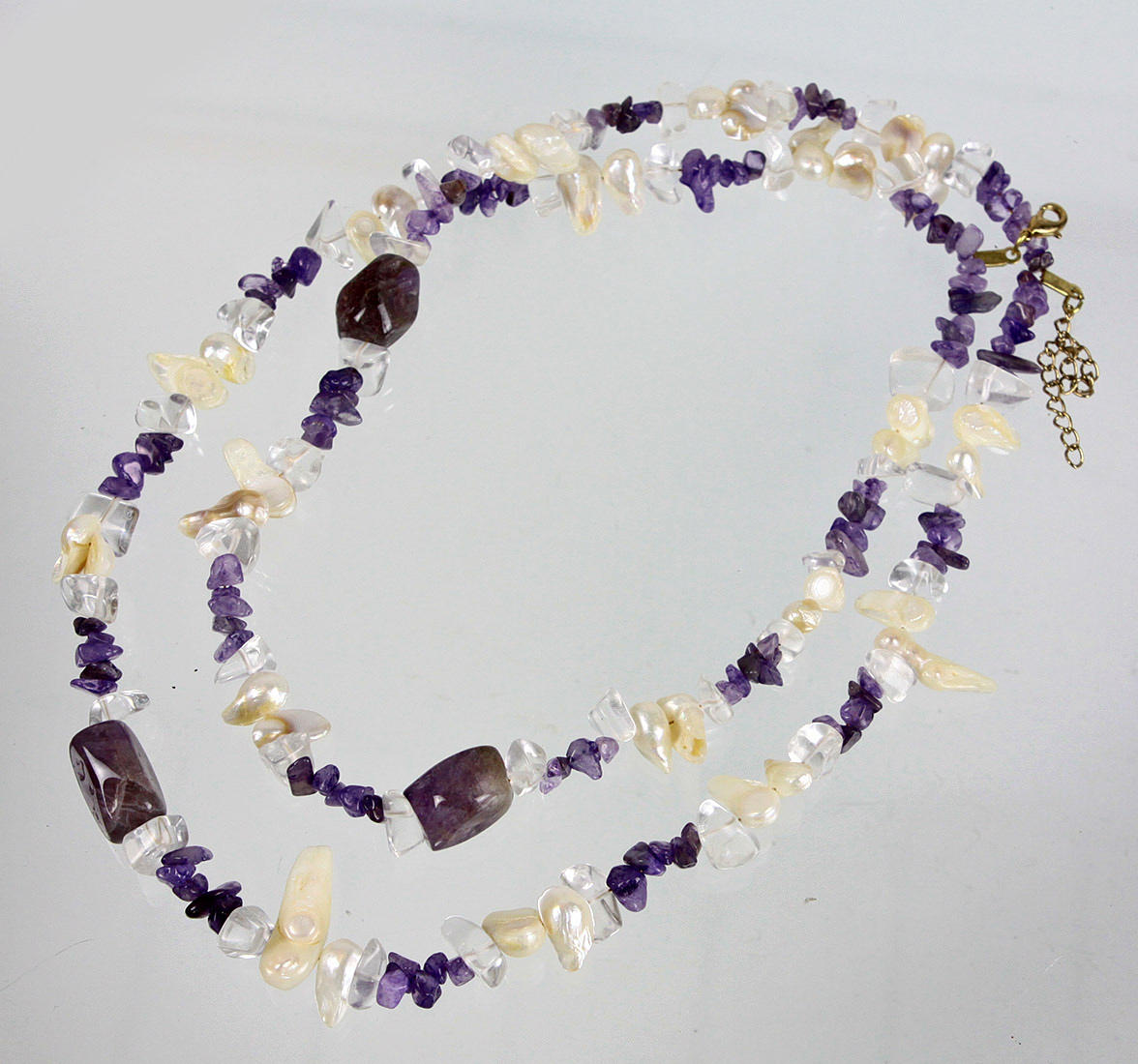 COLLIER, ametist, bergkristall och pärlor.
